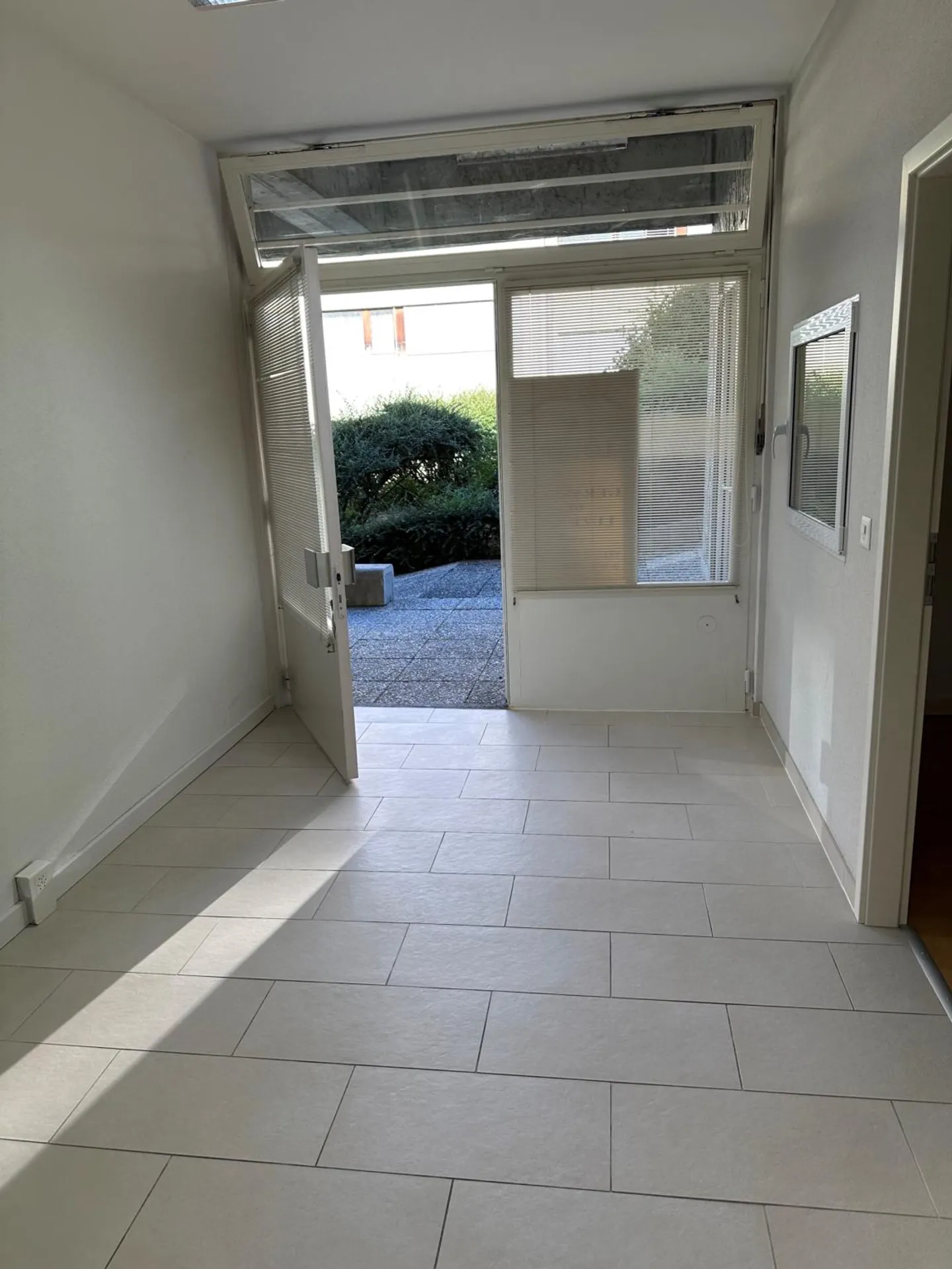 Edificio ad uso misto in affitto - Foto 8 di 9