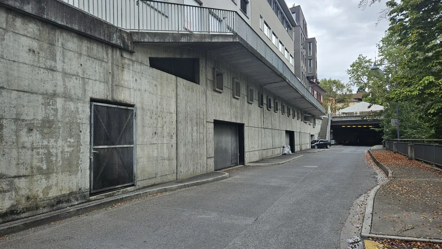 Zentraler Einstellplatz (auf Wunsch mit E-Ladestation) - Photo 2 of 2