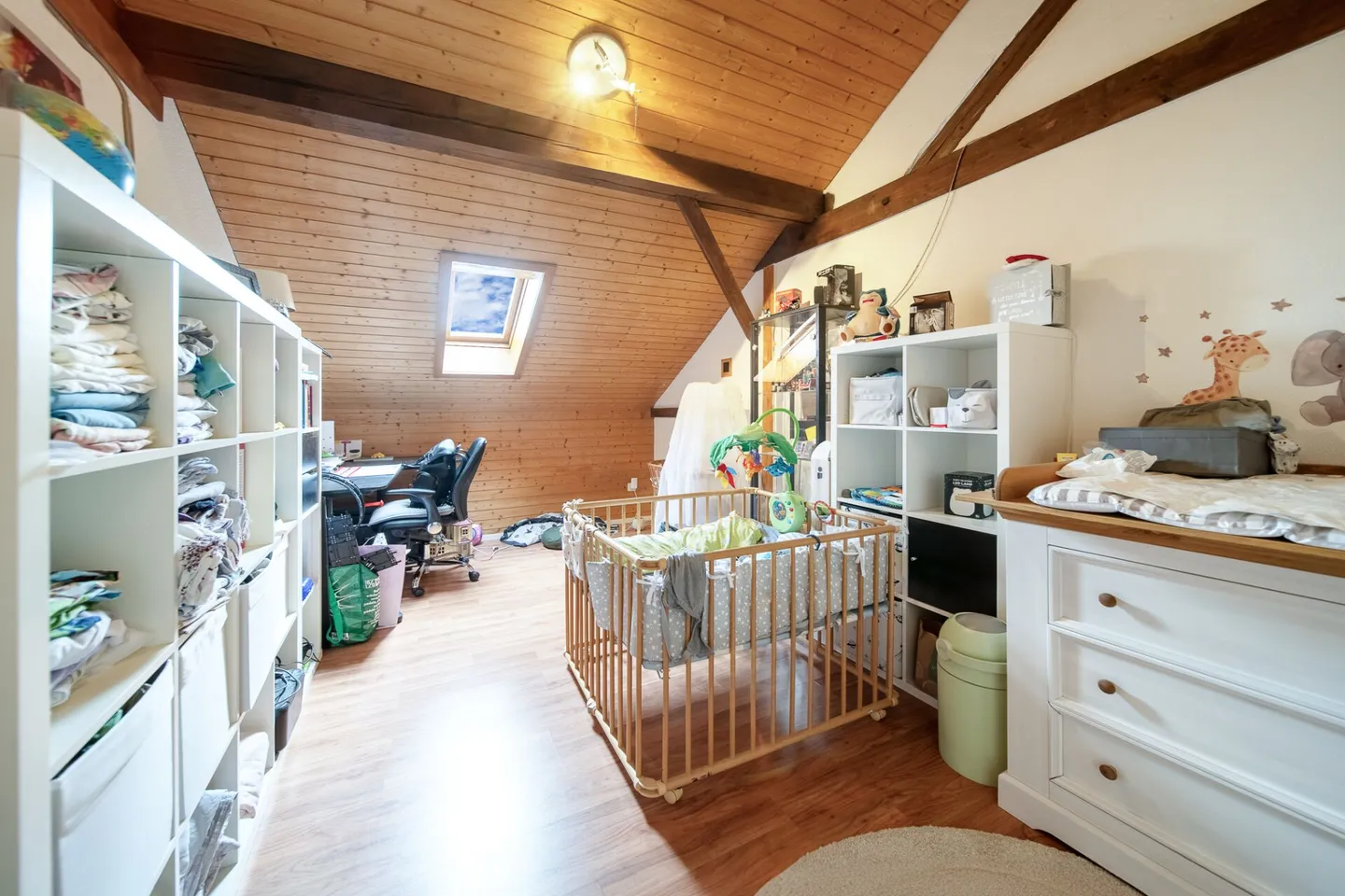 Charmante 5.5 Zimmer Maisonette mit Garten - Foto 7 di 12