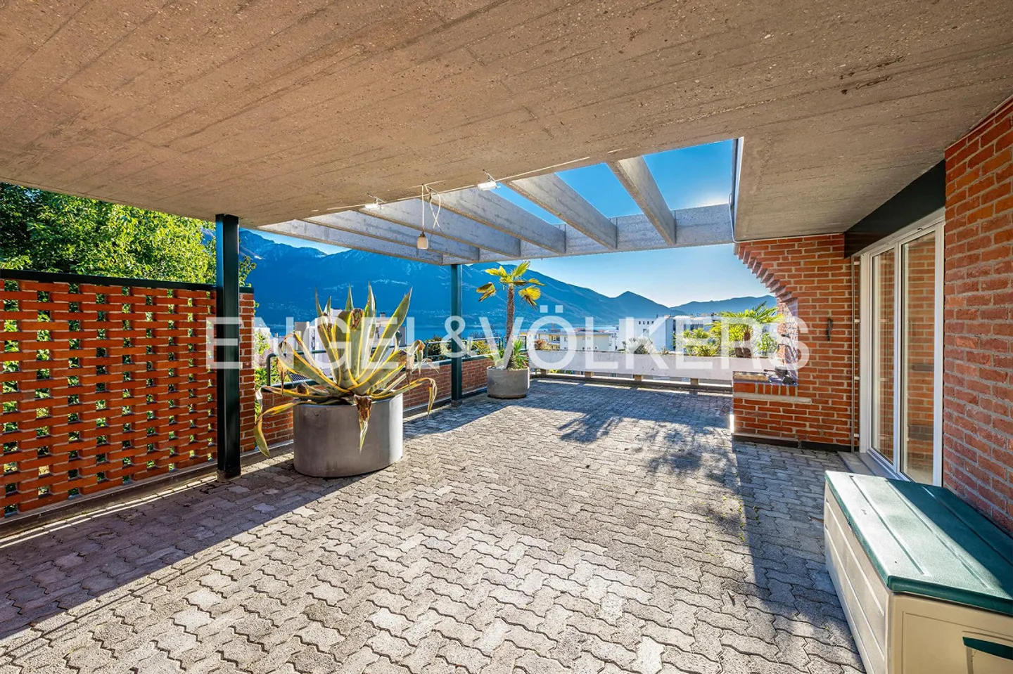 Sunny Penthouse Apartment Above Lake Maggiore (23) - Photo 2 of 10