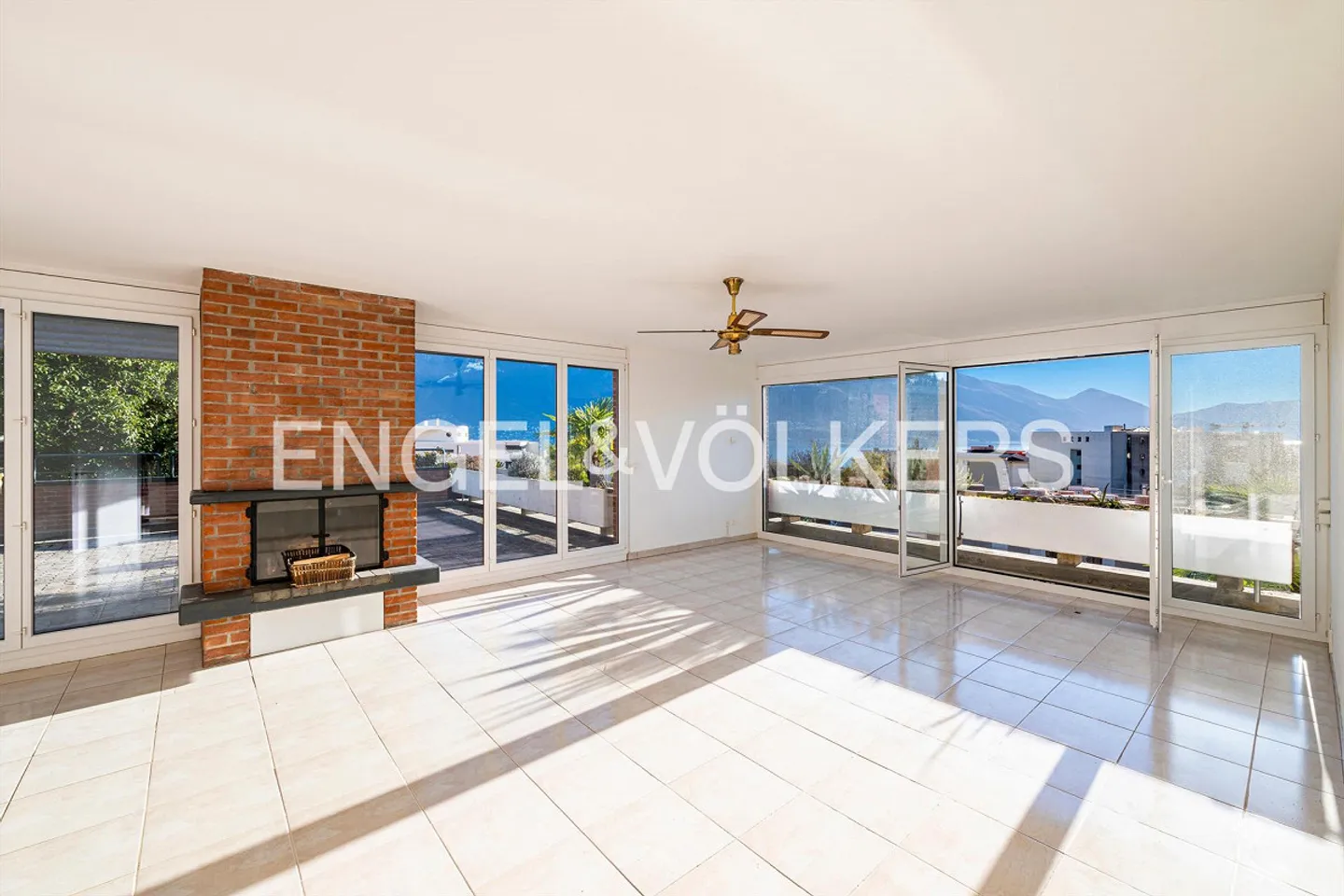 Sunny Penthouse Apartment Above Lake Maggiore (23) - Photo 3 of 10