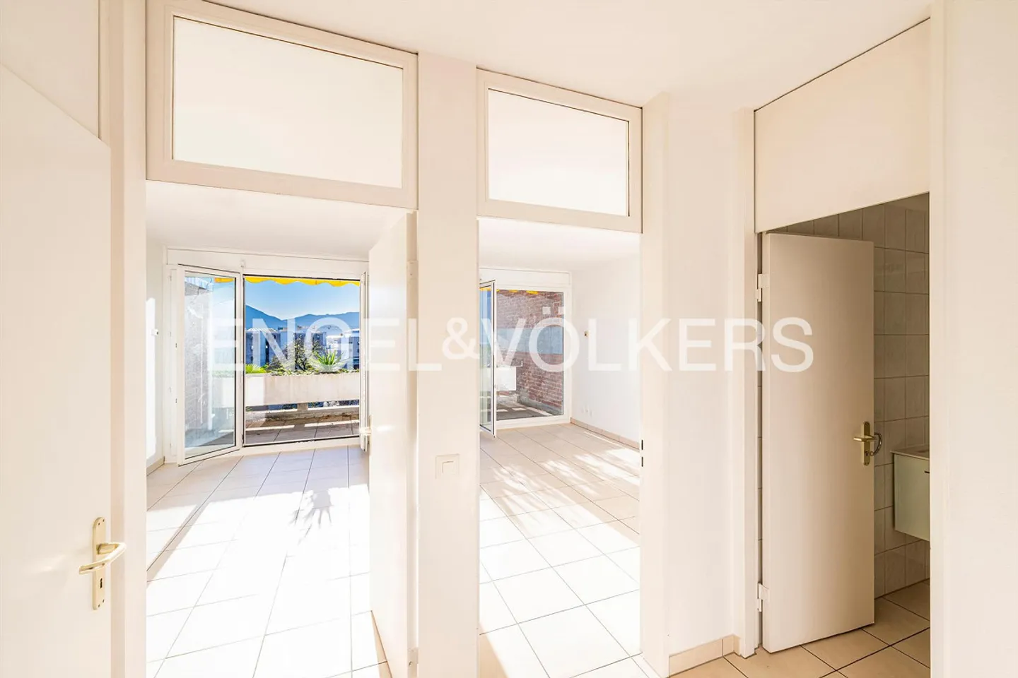 Sunny Penthouse Apartment Above Lake Maggiore (23) - Photo 5 of 10