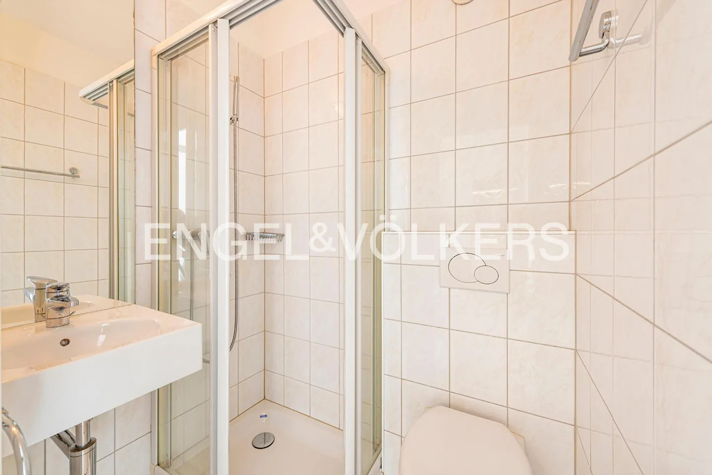 Sunny Penthouse Apartment Above Lake Maggiore (23) - Photo 9 of 10