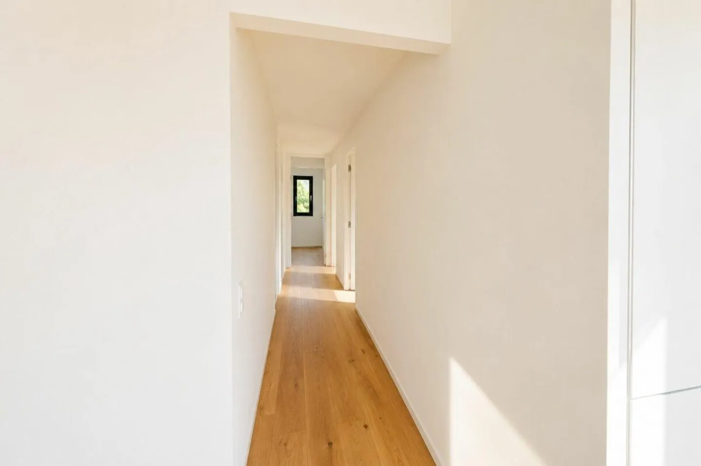 Pura - Appartement penthouse exclusif de 4,5 pièces avec grande terrasse et vue sur le lac - Photo 6 sur 9
