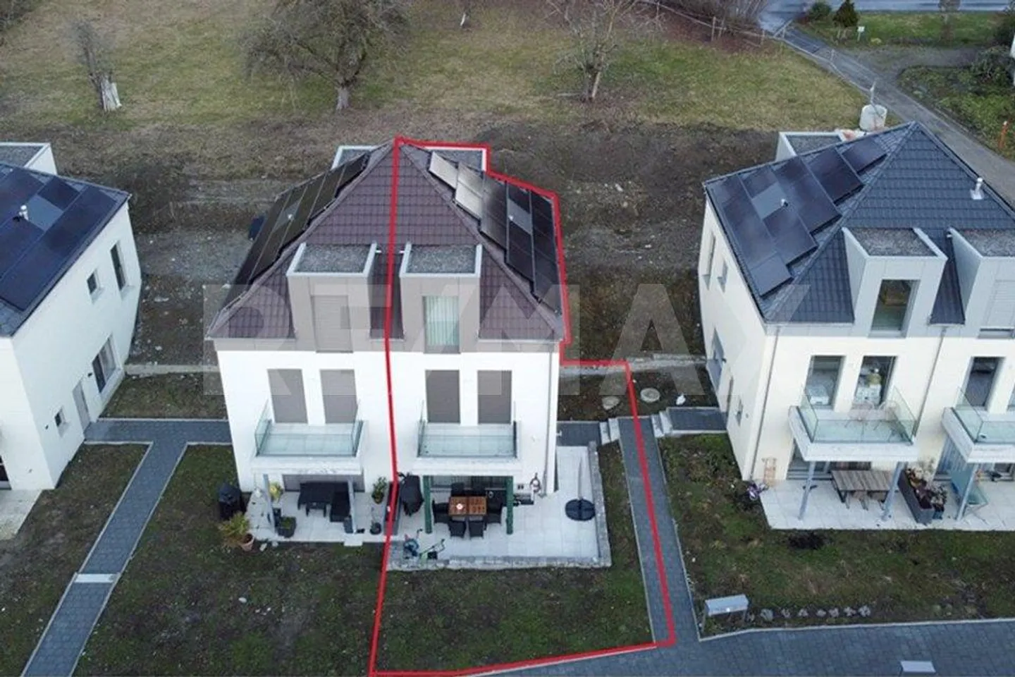 Maison semi-détachée moderne de 5,5 pièces dans un endroit calme à P... - Photo 2 sur 13