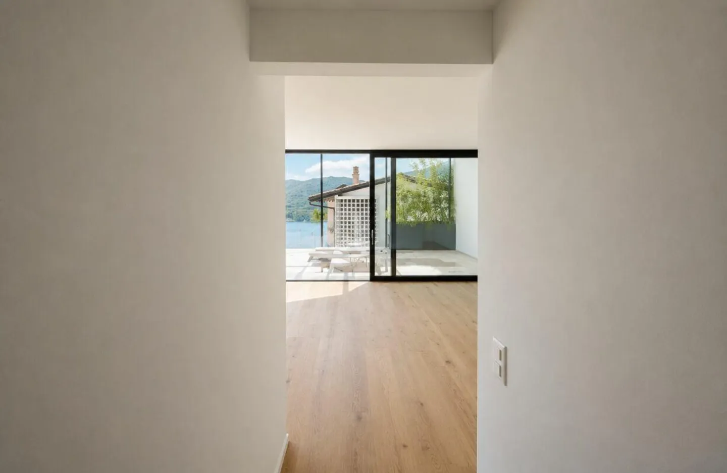 Pura - Appartement penthouse exclusif de 4,5 pièces avec grande terrasse et vue sur le lac - Photo 7 sur 9