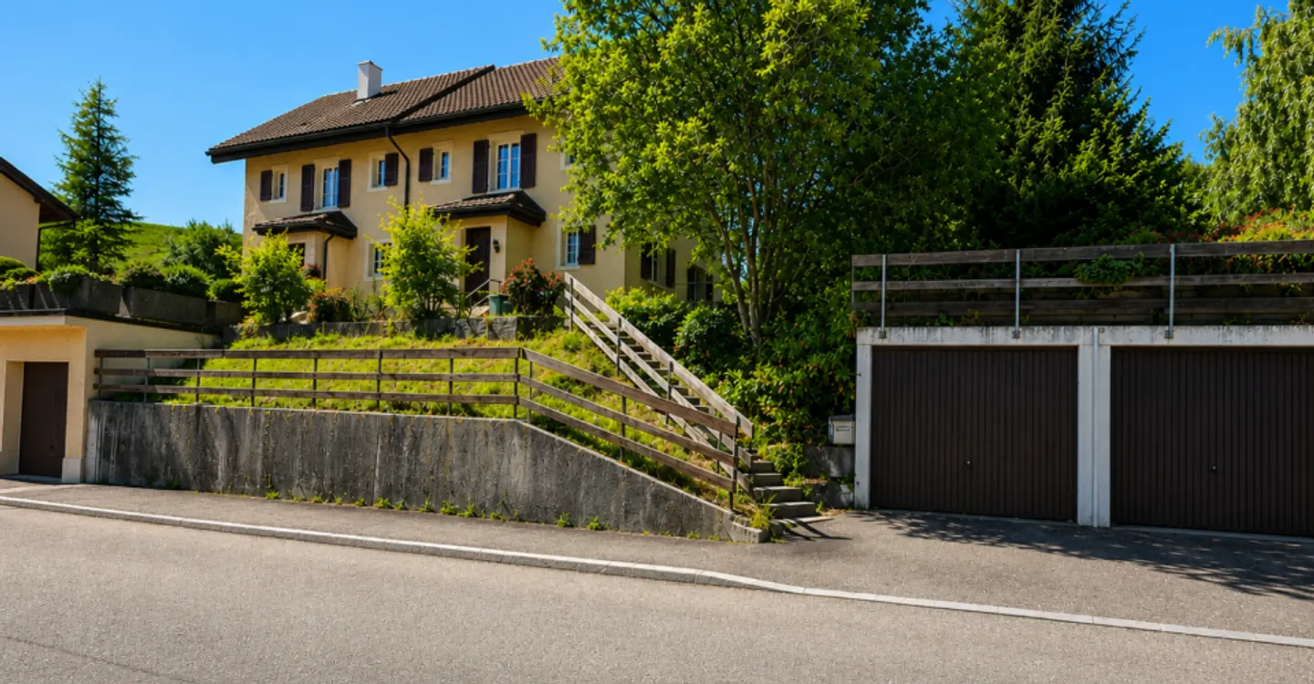 Charmante Doppelhaushälfte mit Garagen - Foto 8 von 12
