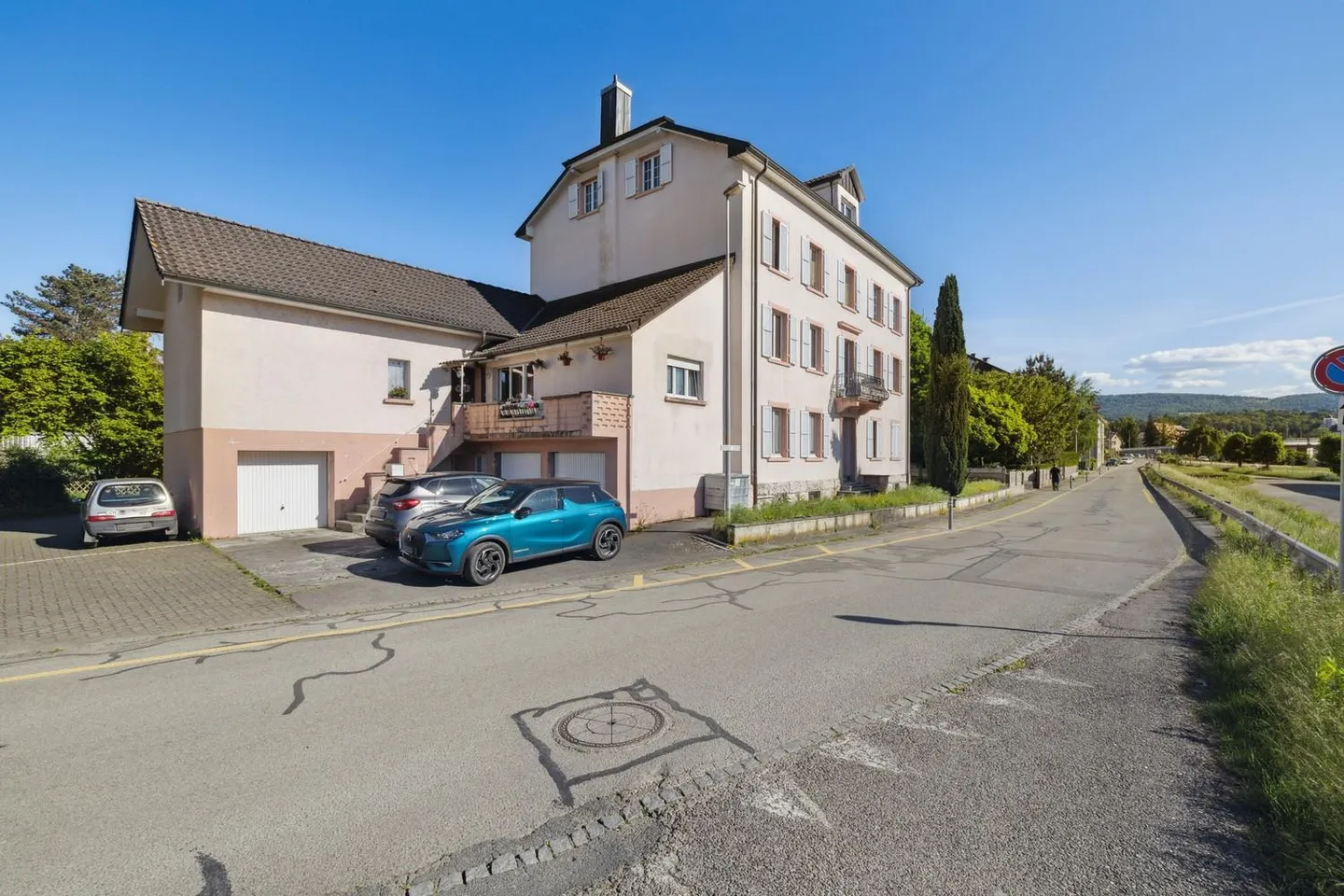For rent: Magnificent, spacious and bright apartment in an exceptional location - Photo 1 of 11