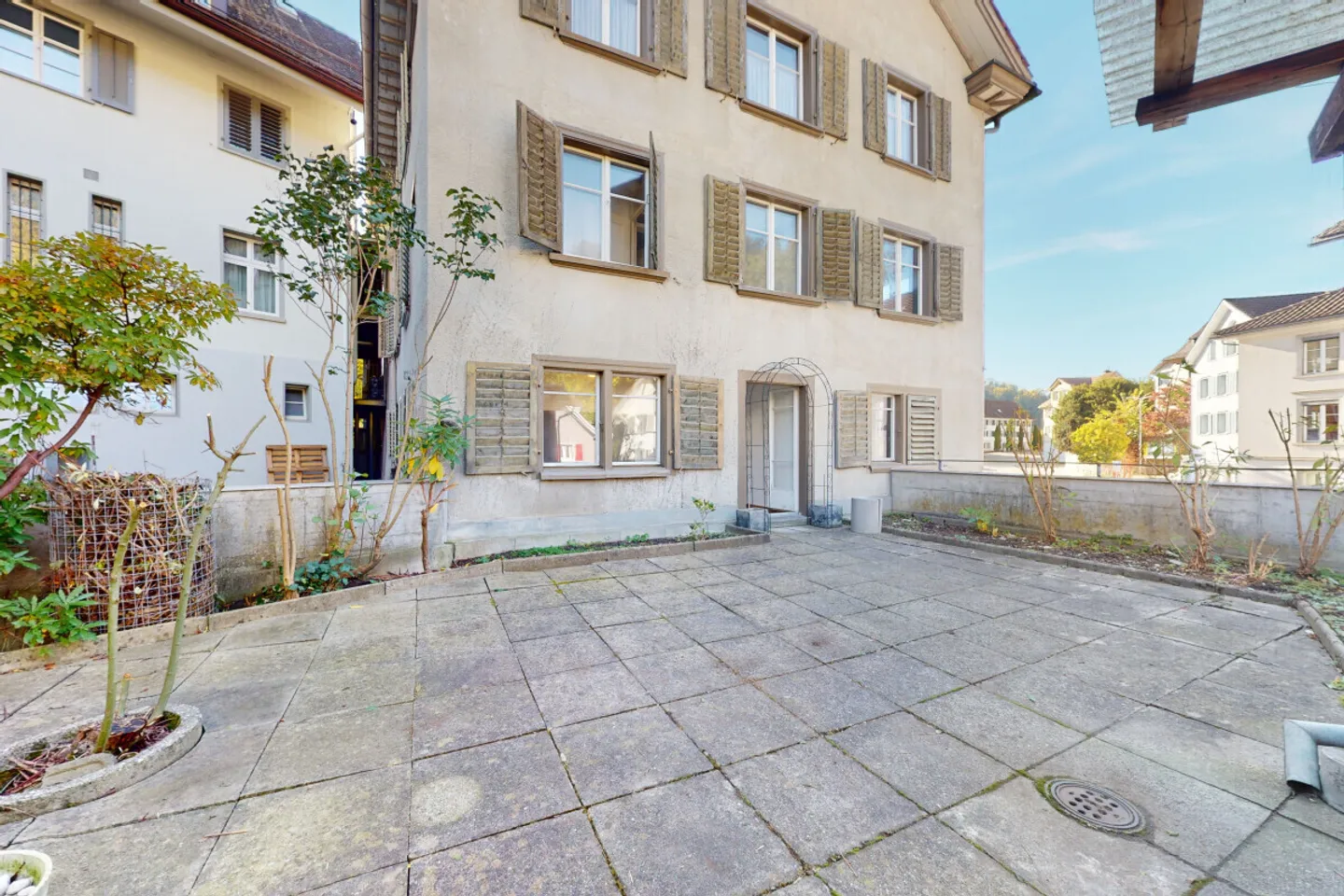 Maison multifamiliale avec espace commercial ? Central et rentable - Photo 11 sur 13