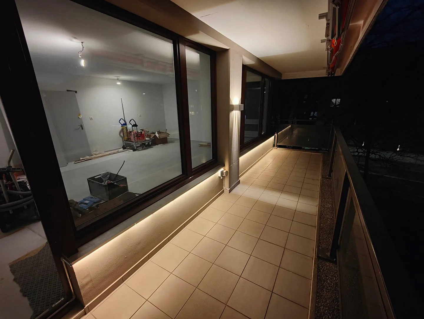 Stylish Living in the Popular Lacuna Quarter - Photo 3 of 22