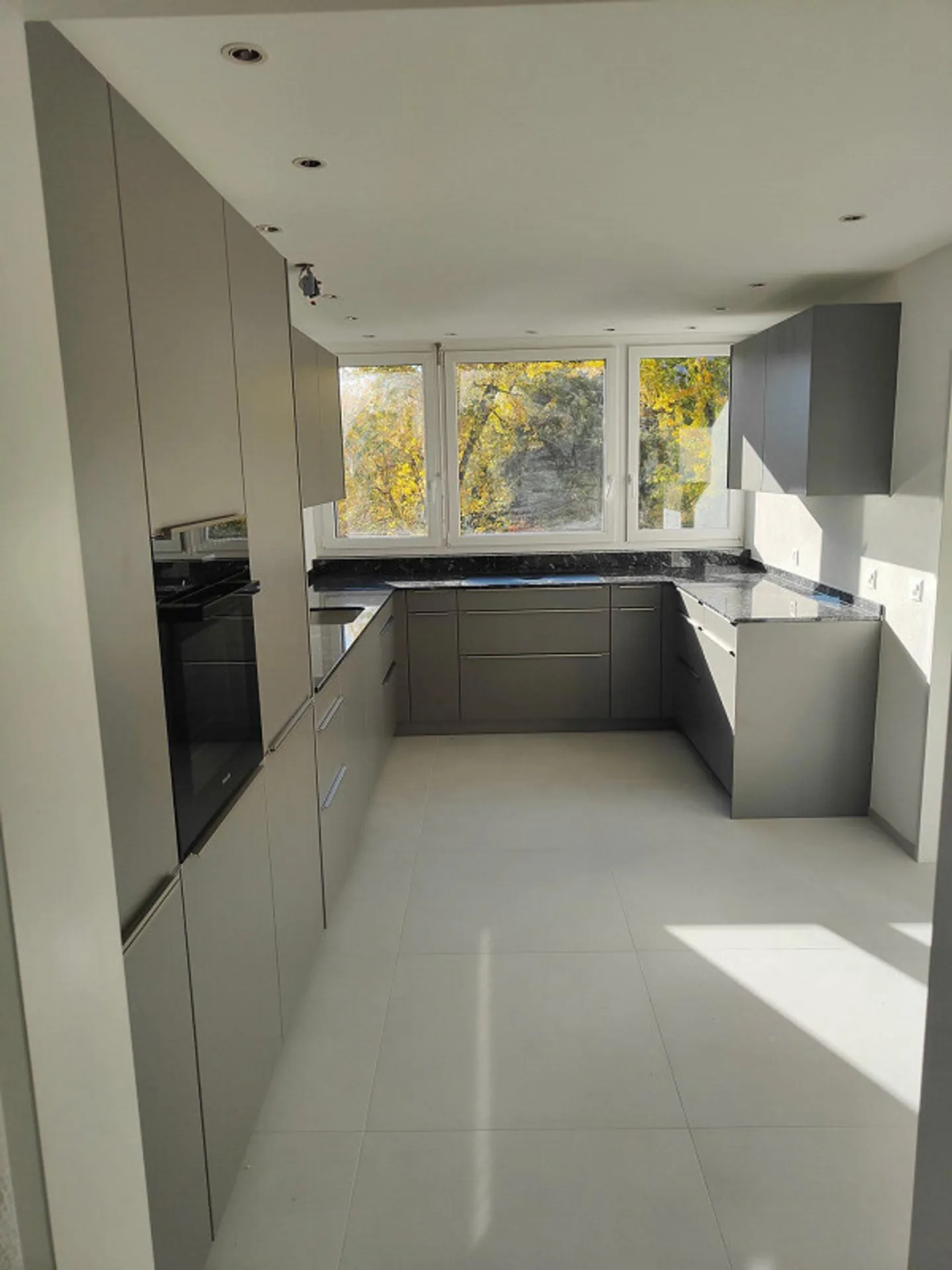 Stylish Living in the Popular Lacuna Quarter - Photo 6 of 22