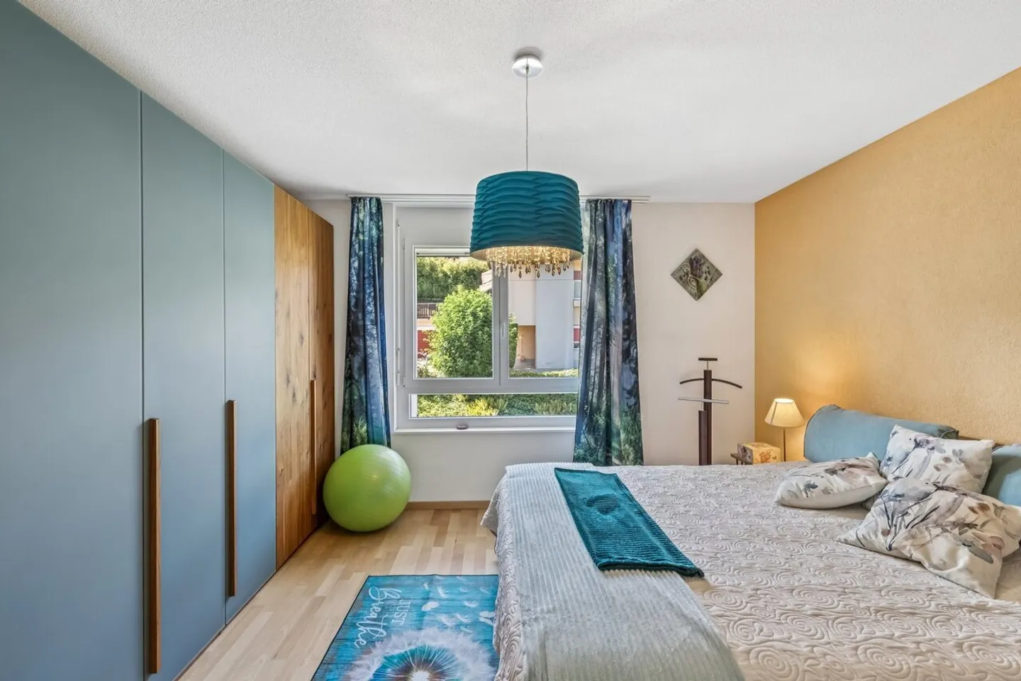 Bright 4.5-room attic apartment with elevator - Photo 2 of 10