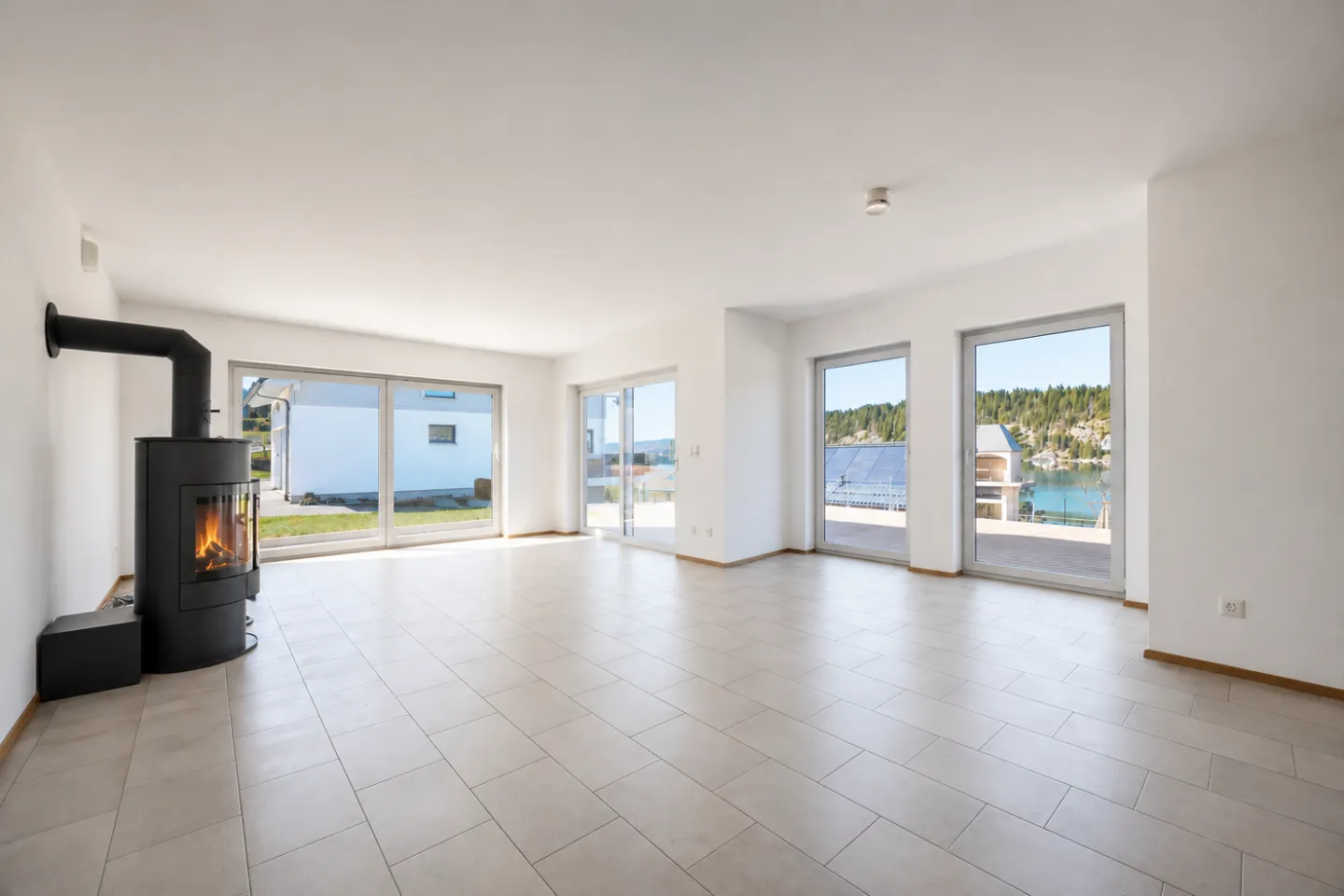 Zeitgenössische Villa mit 5,5 Zimmern, Blick auf den Jouxsee - Le Pont - Foto 3 von 10