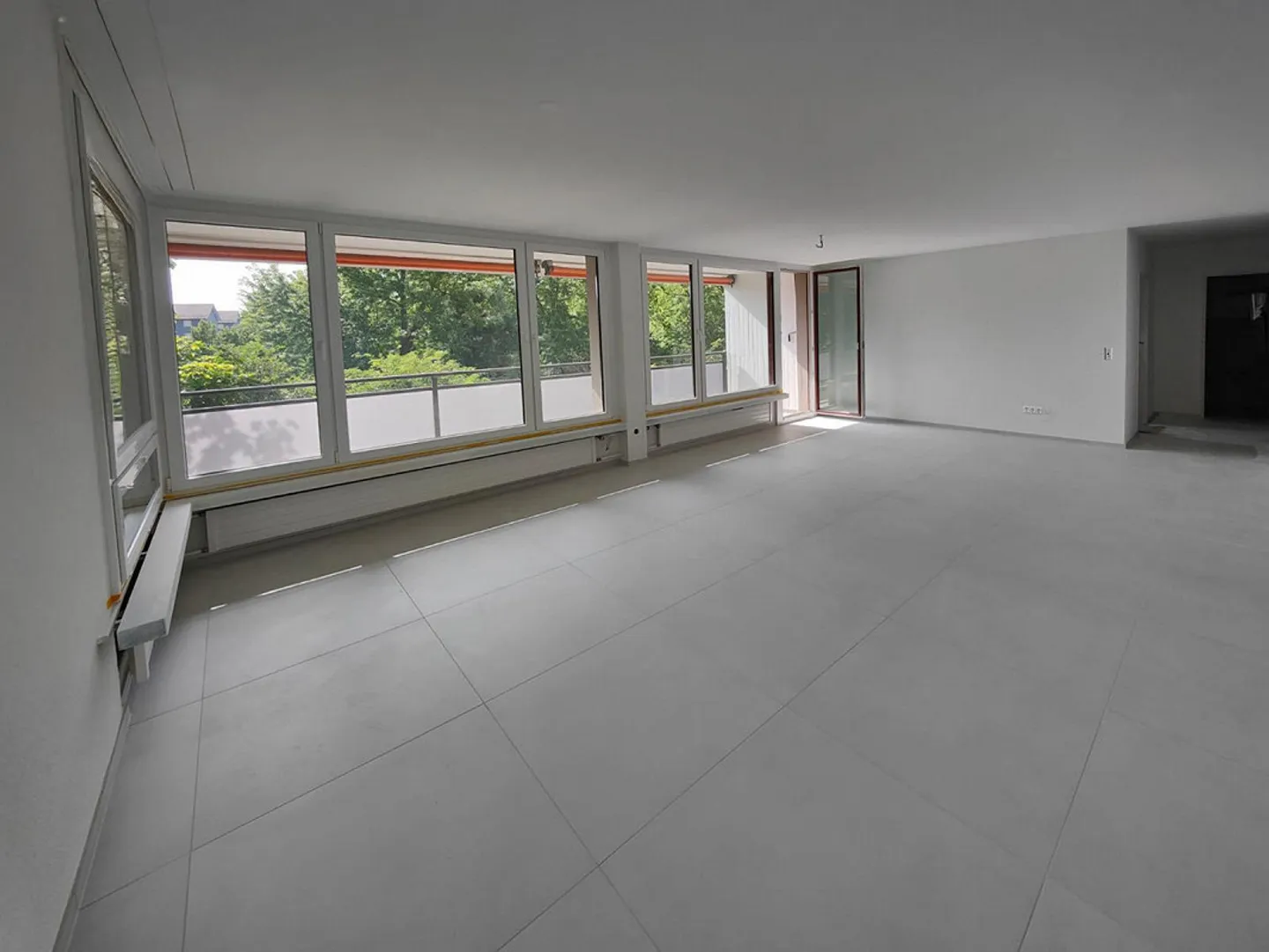 Stylish Living in the Popular Lacuna Quarter - Photo 10 of 22