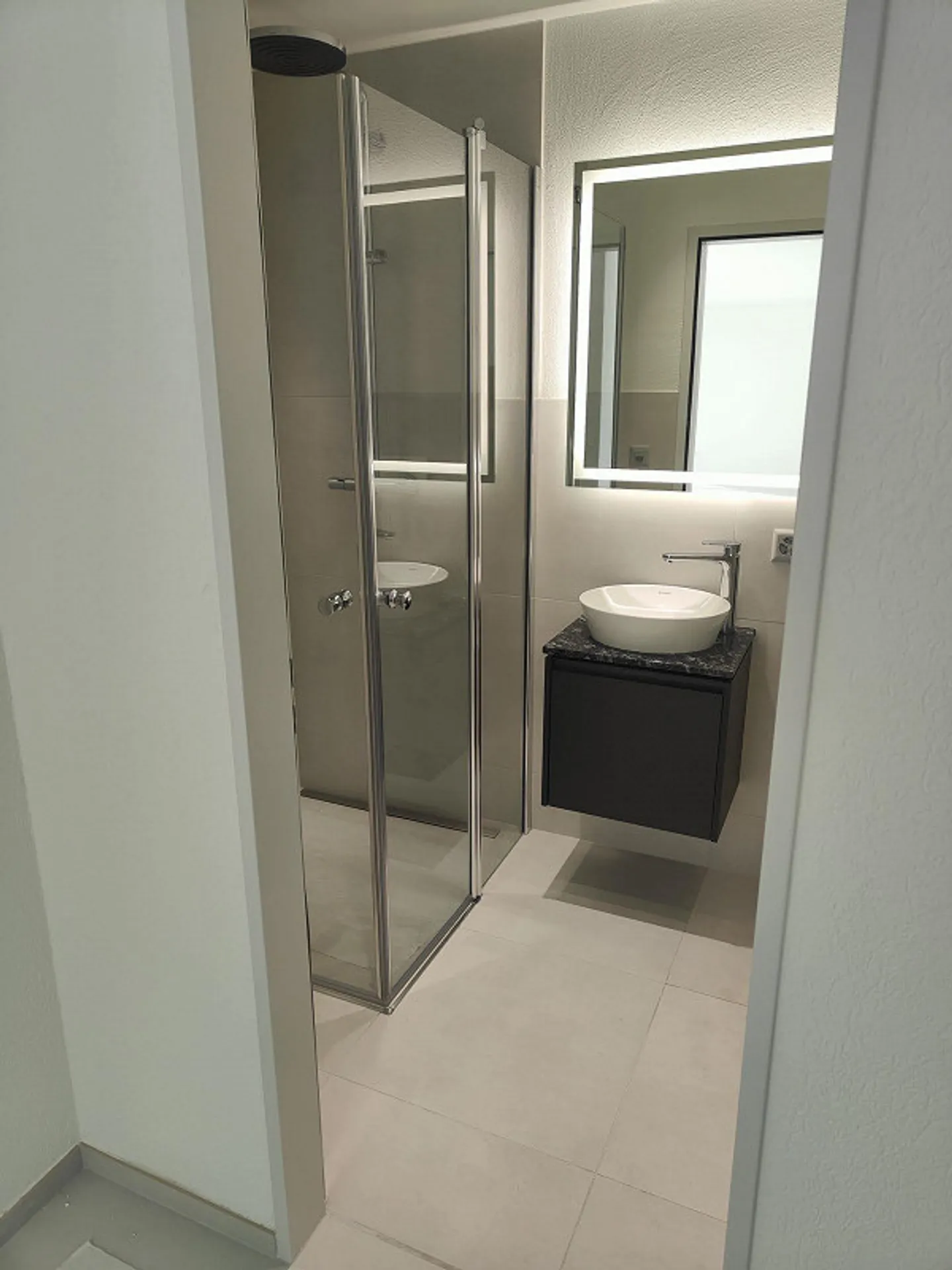 Stylish Living in the Popular Lacuna Quarter - Photo 13 of 22