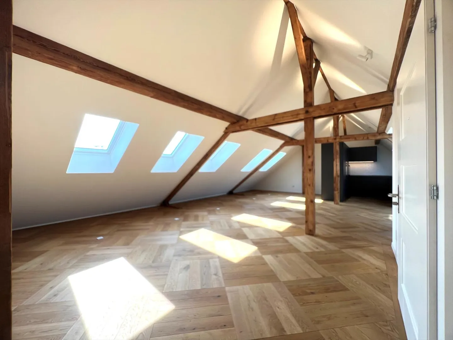 Oasi di benessere di alta qualità in una posizione residenziale di prima classe! - Foto 2 di 13