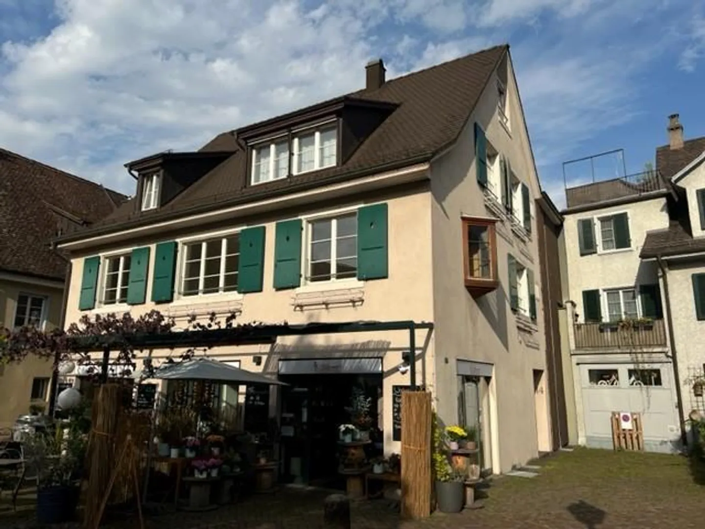 Vivere spazioso nel cuore di Arlesheim - Foto 1 di 12