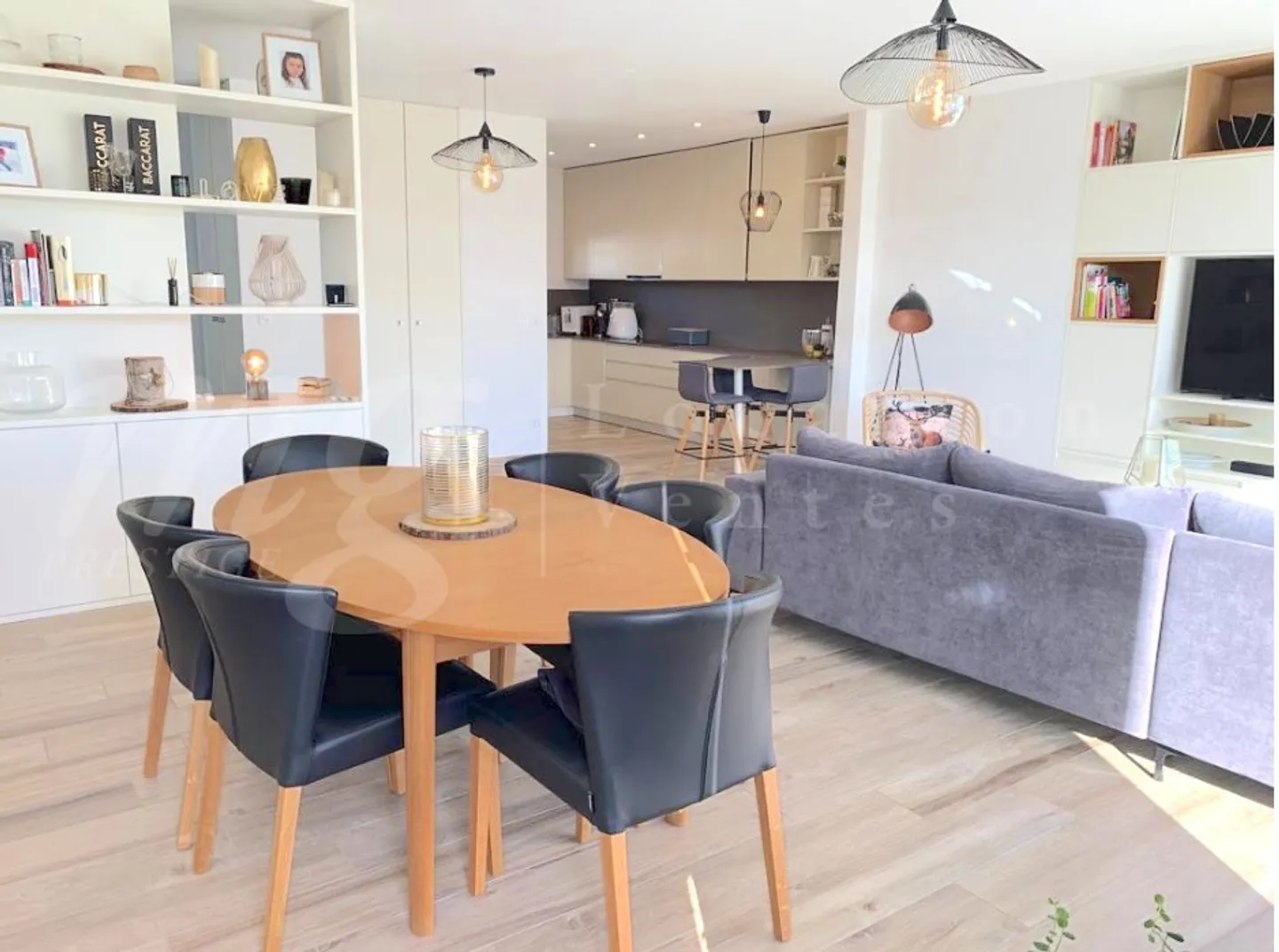 Bella casa moderna con 6 stanze e giardino a sud - Foto 3 di 16