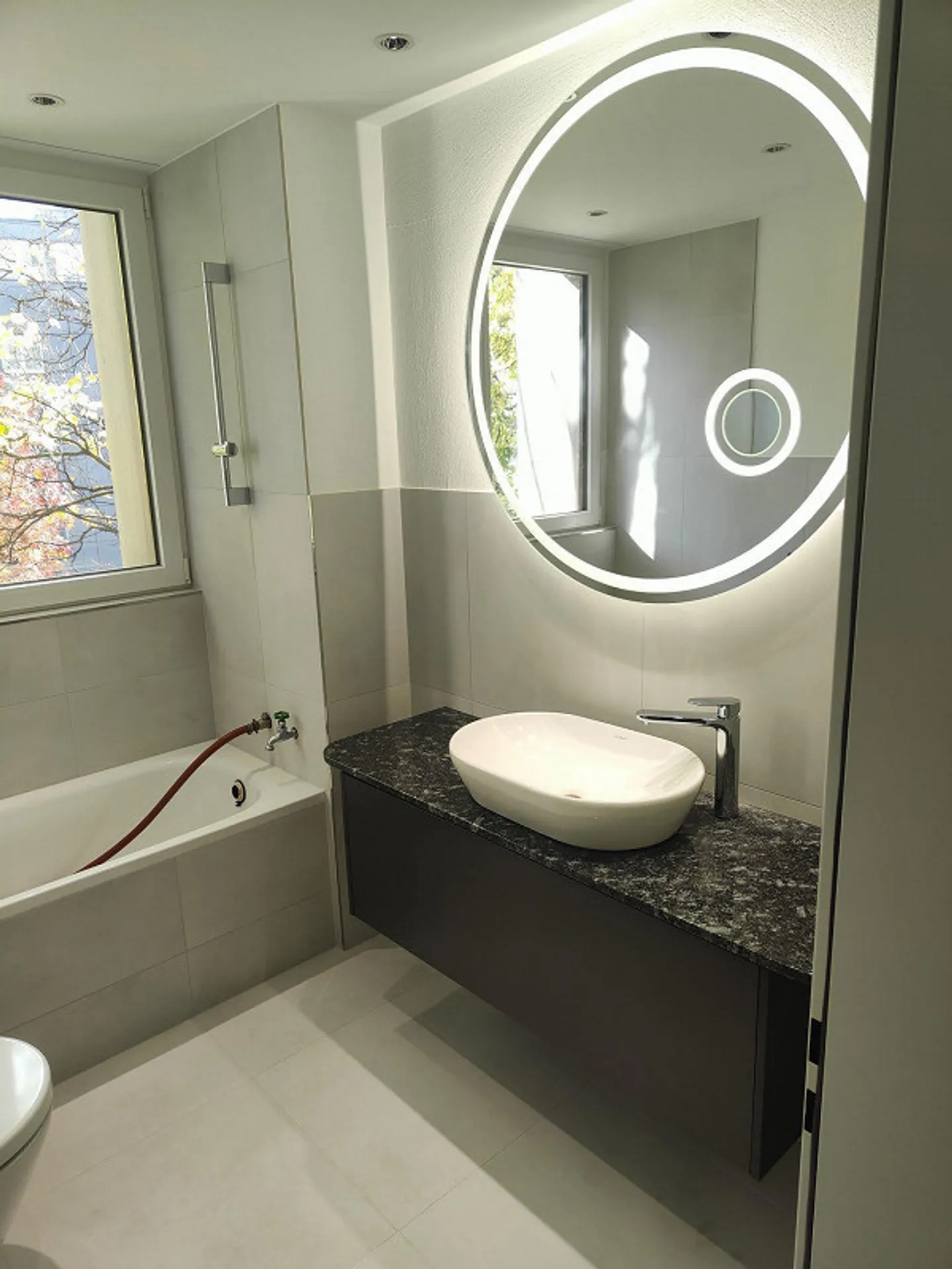 Stylish Living in the Popular Lacuna Quarter - Photo 15 of 22