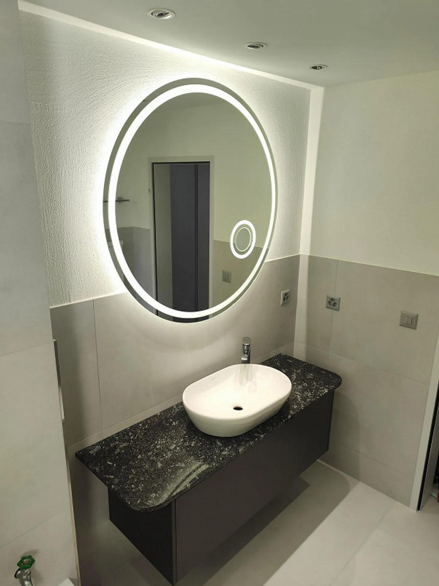 Stylish Living in the Popular Lacuna Quarter - Photo 16 of 22