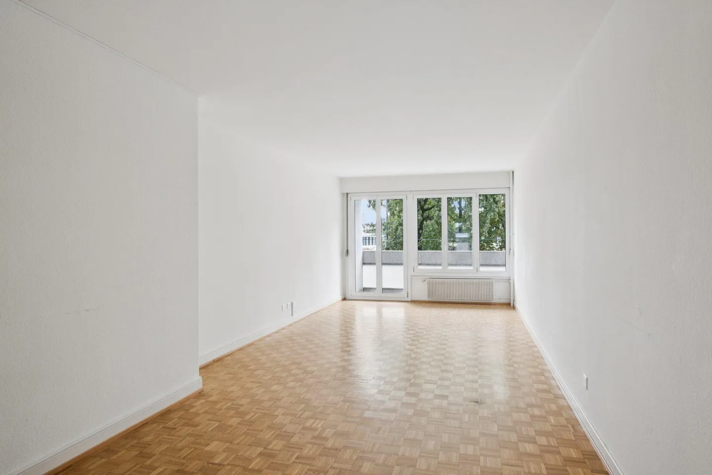 Charming Apartment with Balcony - Photo 3 of 11