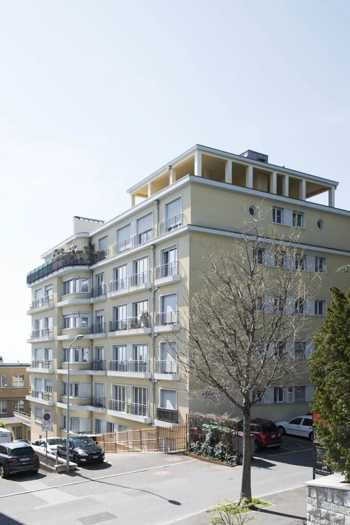 Studio rénové avec vue lac - Photo 1 sur 2