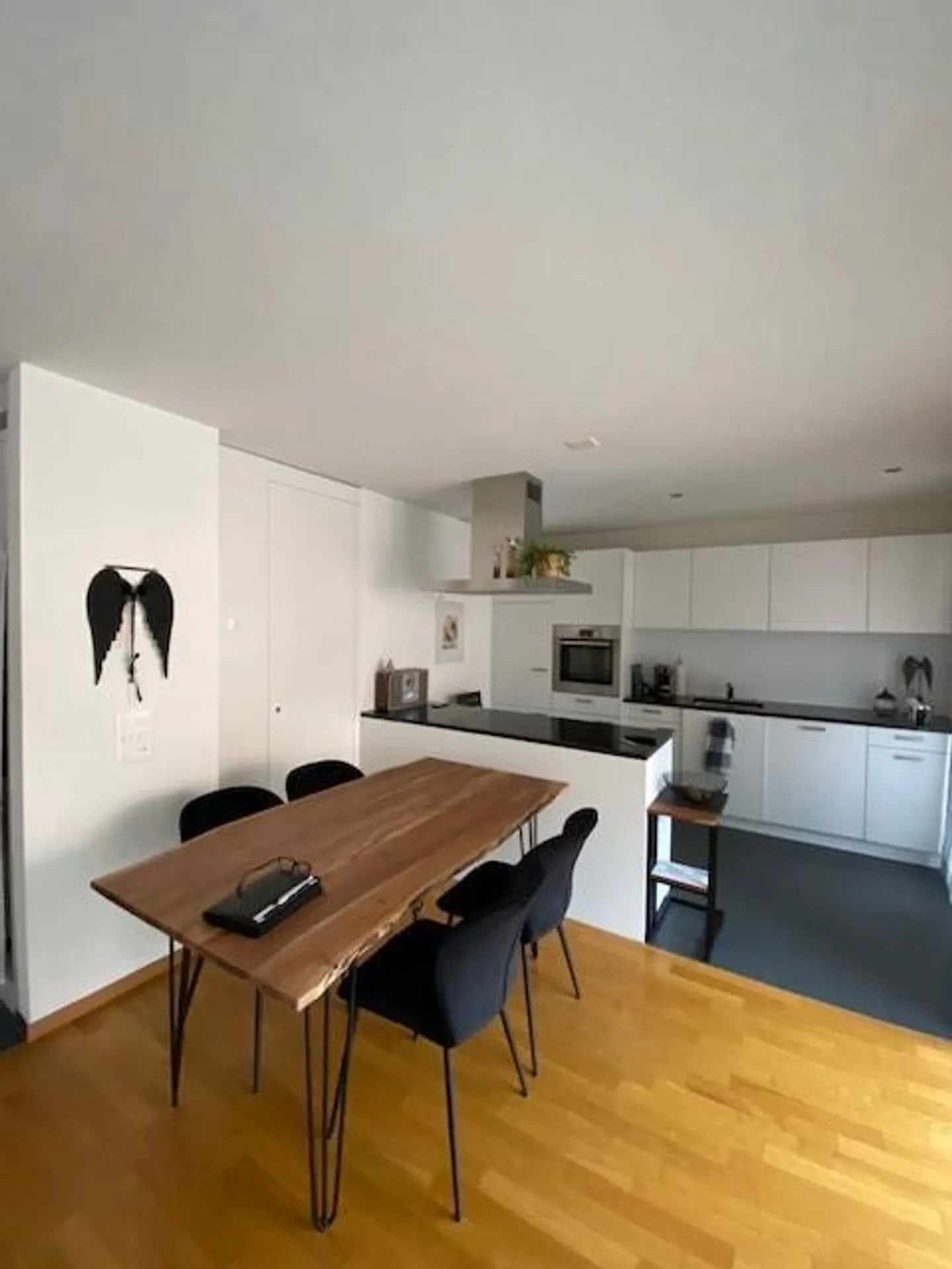 Moderne Wohnung mit Balkon - Foto 3 von 9