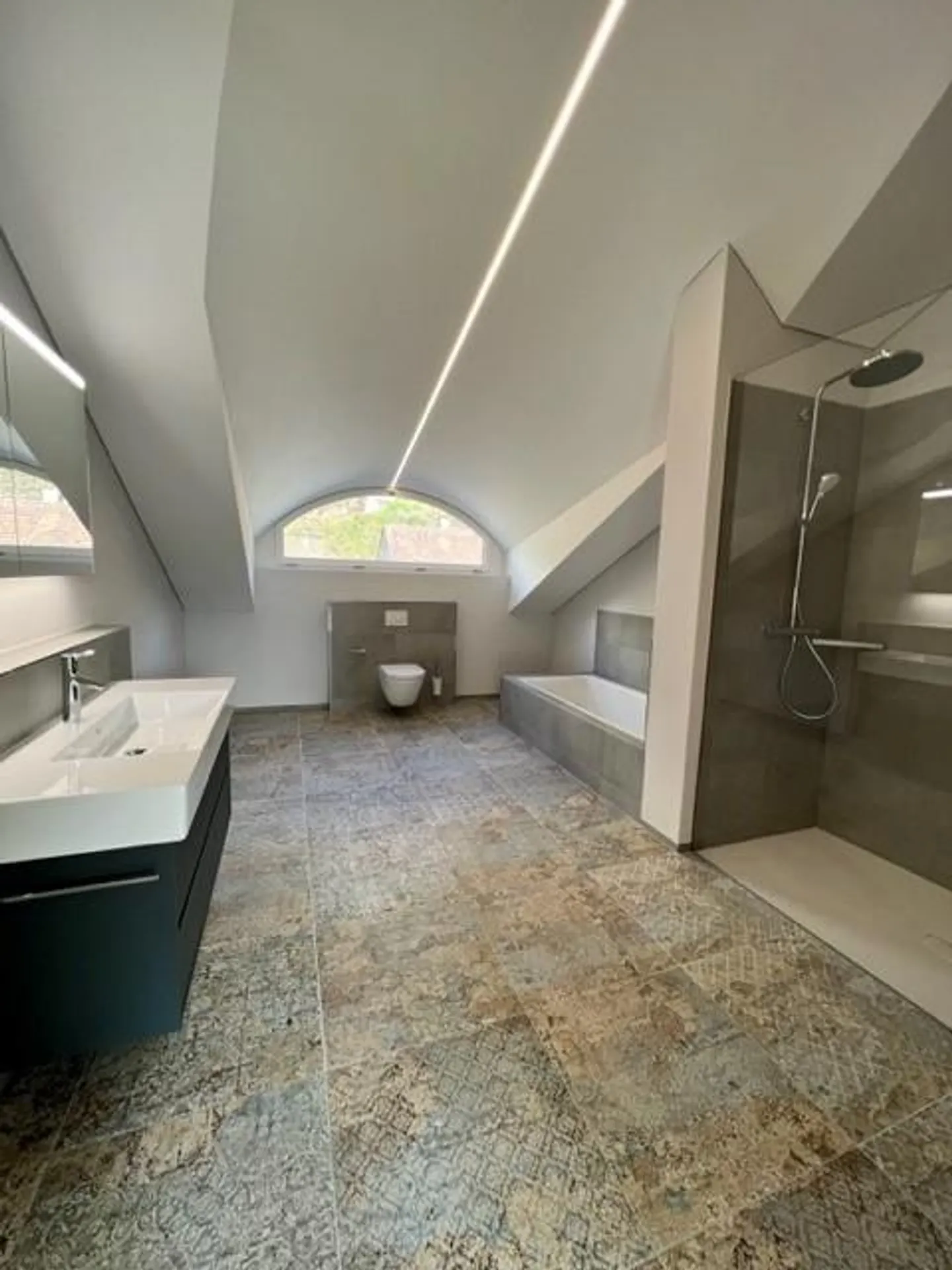 Loft de luxe - Locataire recherché immédiatement ! - Photo 8 sur 13