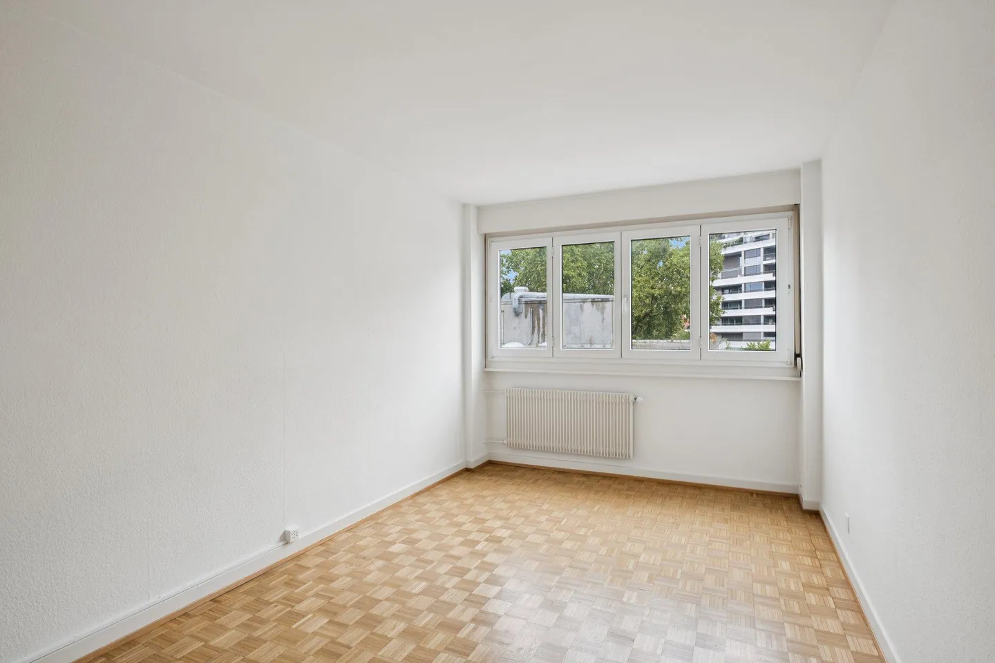 Charming Apartment with Balcony - Photo 7 of 11