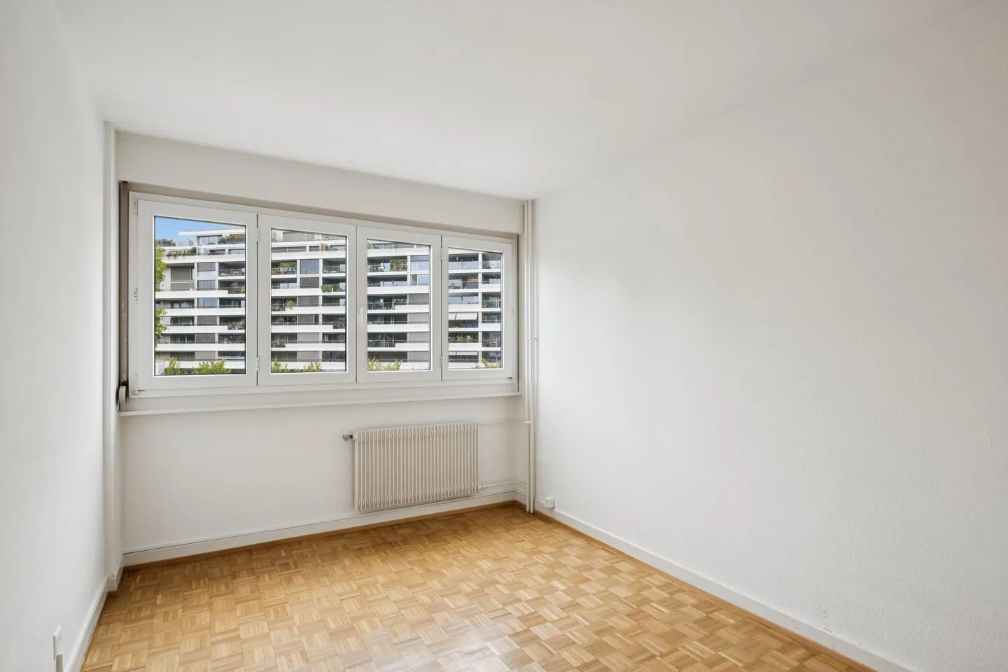 Charming Apartment with Balcony - Photo 5 of 11