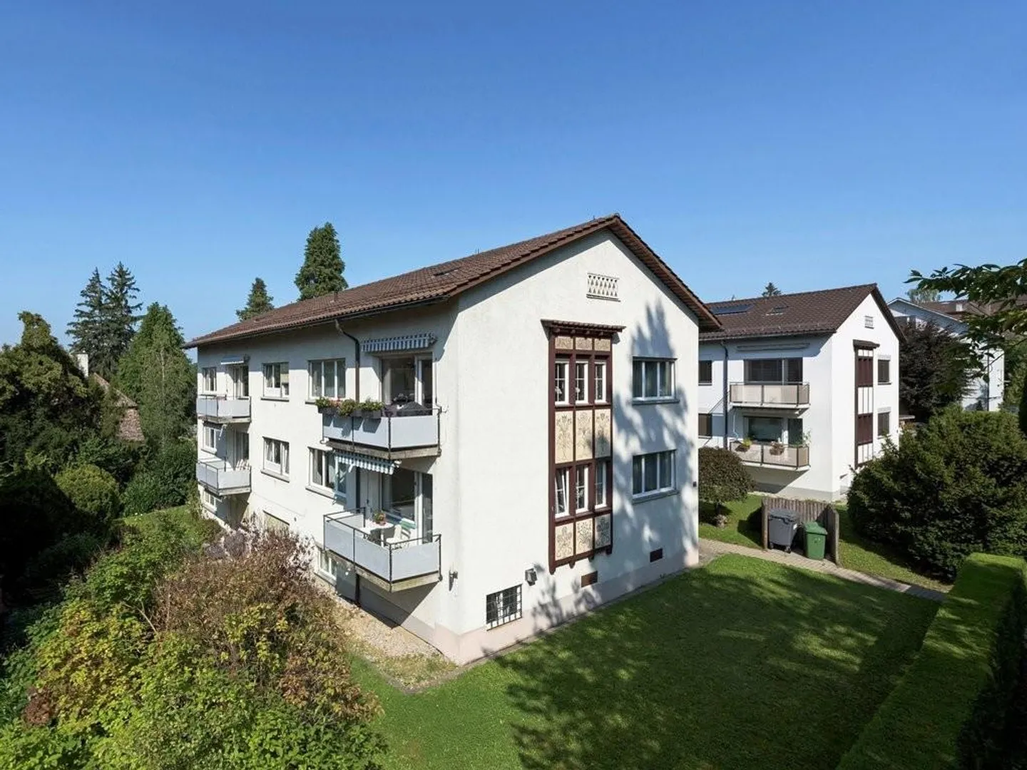 Bijou au Zürichberg, appartement moderne avec coin salon dans le jardin - Photo 3 sur 7