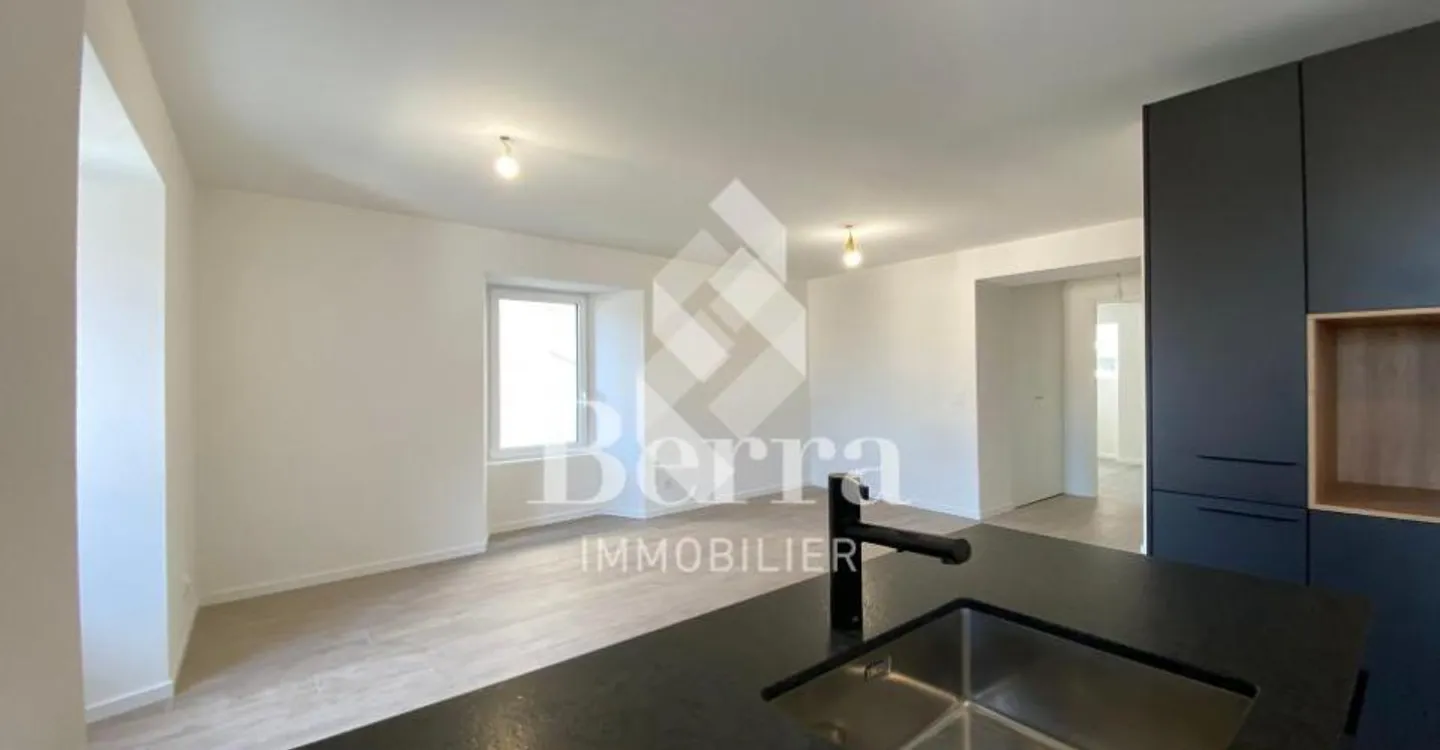 Duplex mit 4,5 Zimmern + Grundstück von 405 m2 - Foto 2 von 13