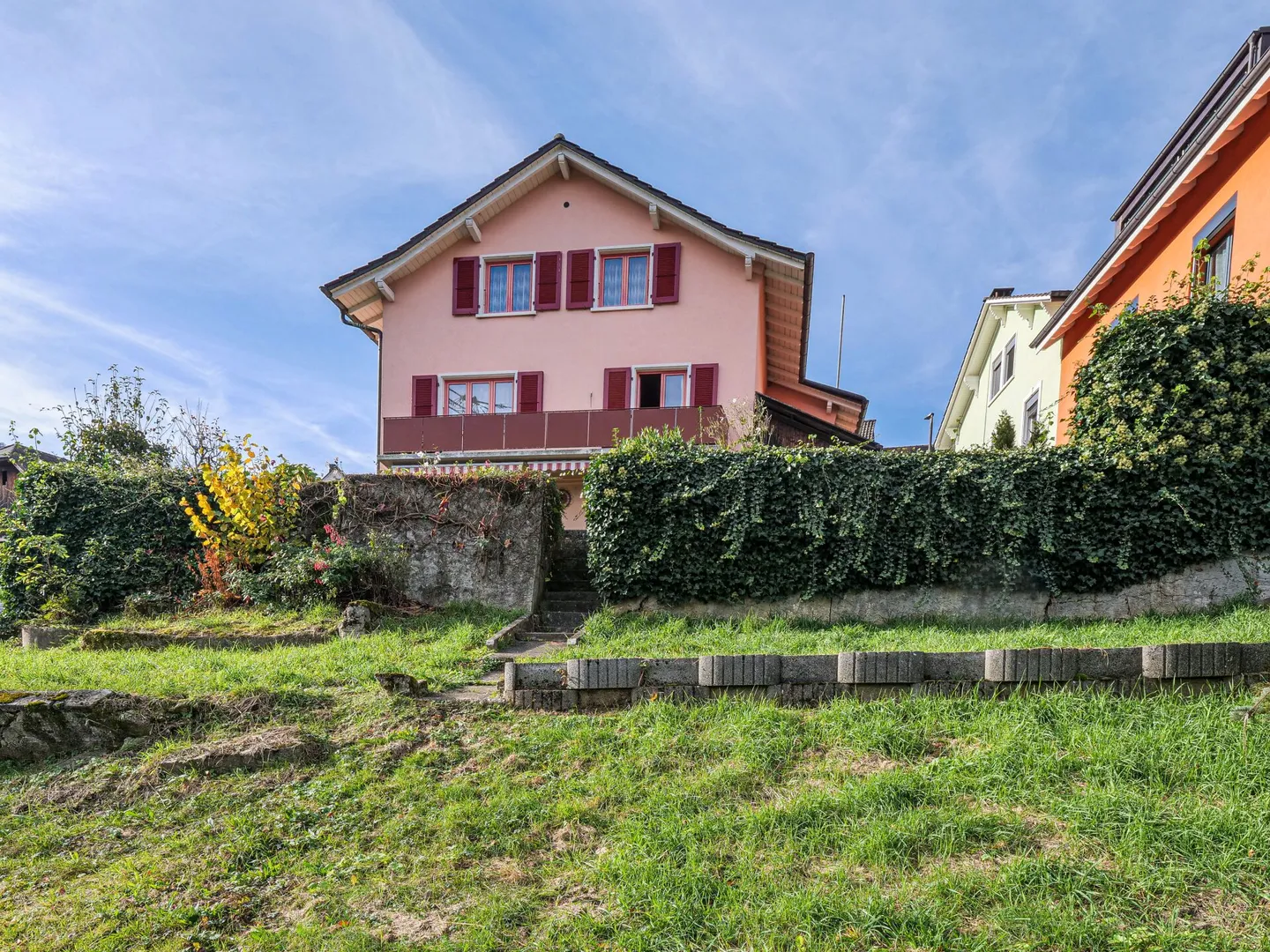 Detached Sun House with a View & Lots of Potential - Photo 2 of 9