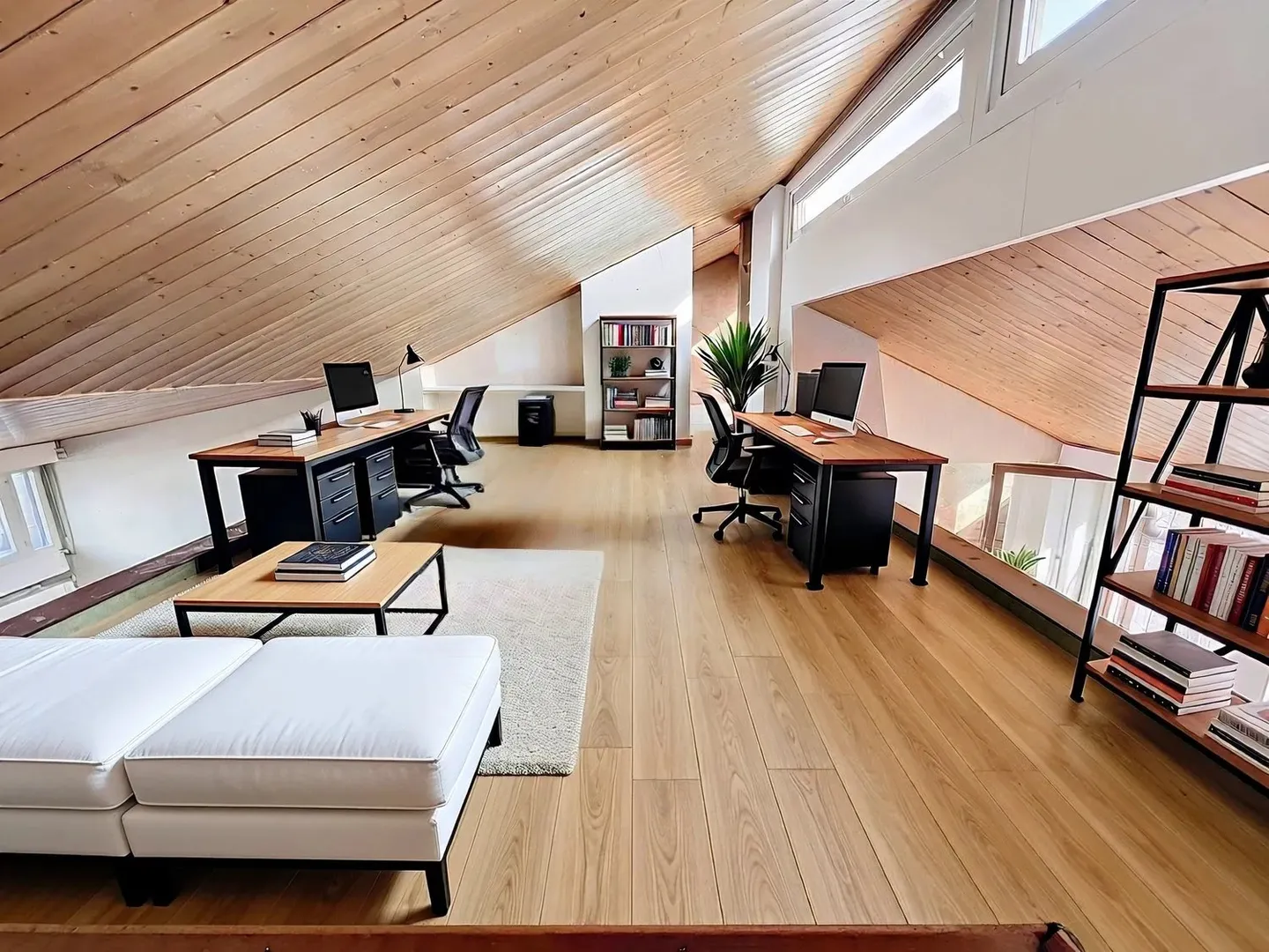 Charming Top-Floor Apartment - Photo 8 of 11