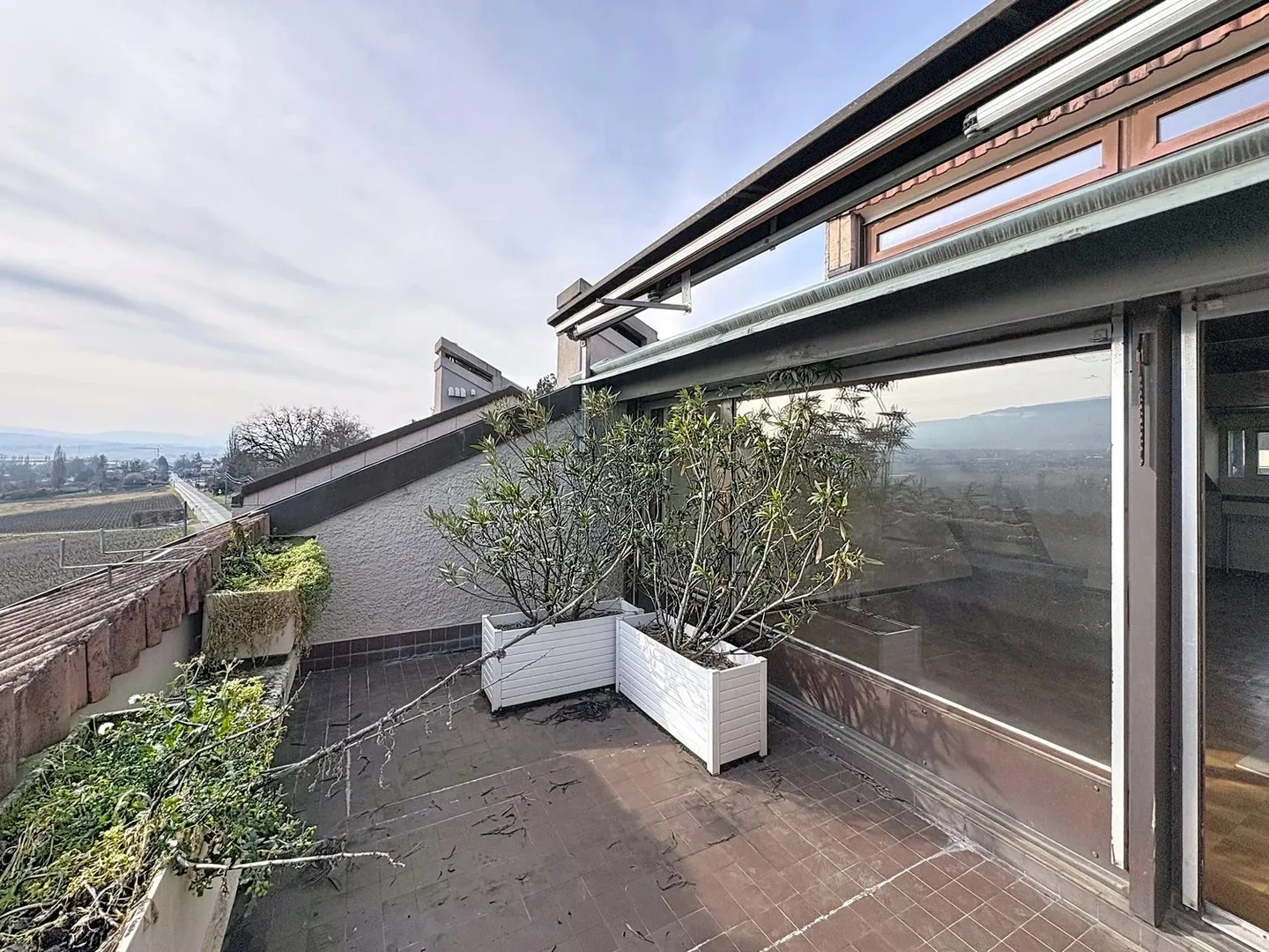 Charming Top-Floor Apartment - Photo 10 of 11