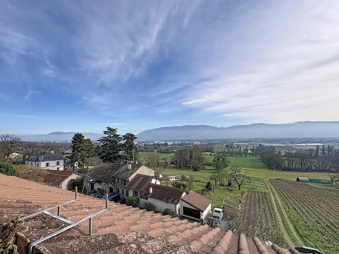 Charming Top-Floor Apartment - Photo 11 of 11