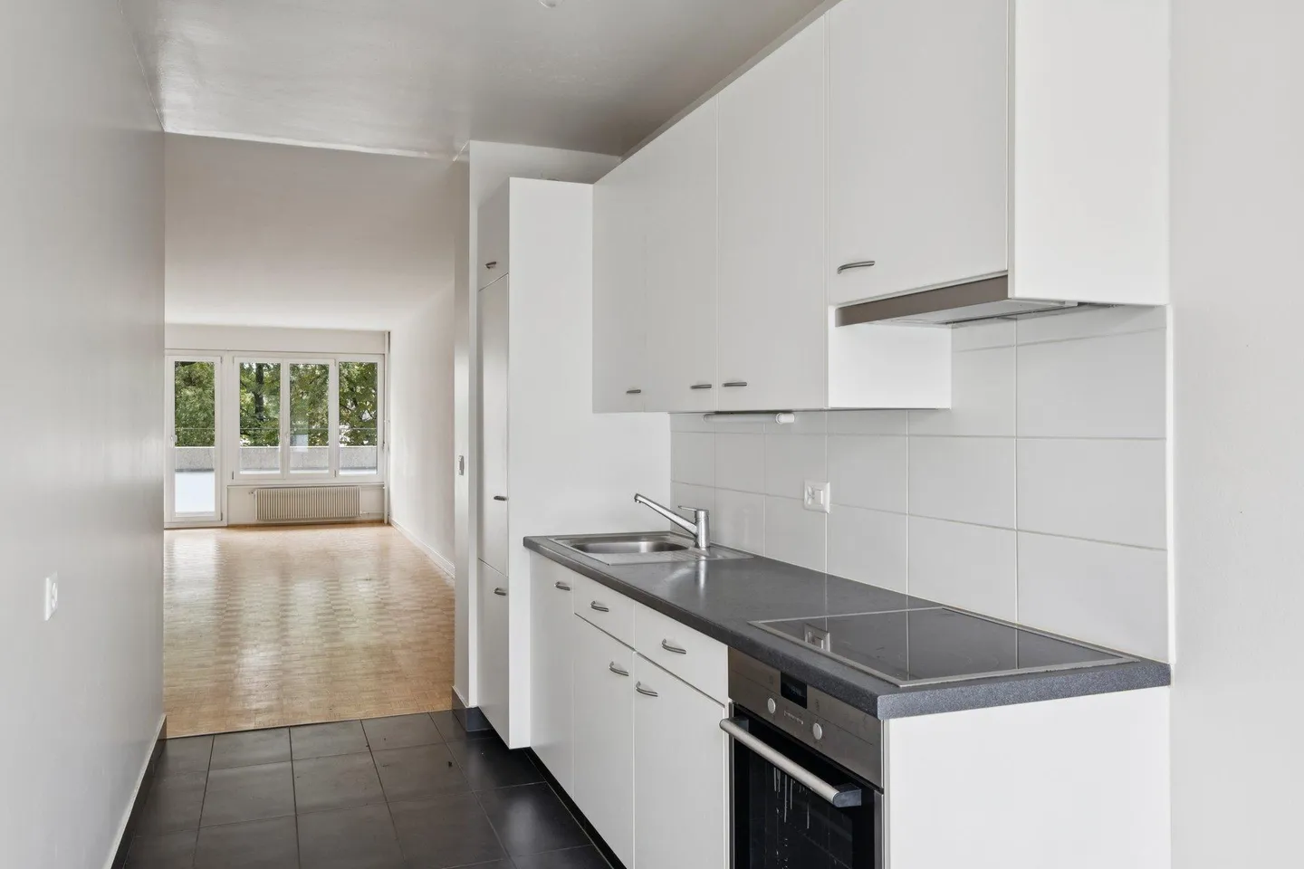 Charming Apartment with Balcony - Photo 11 of 11