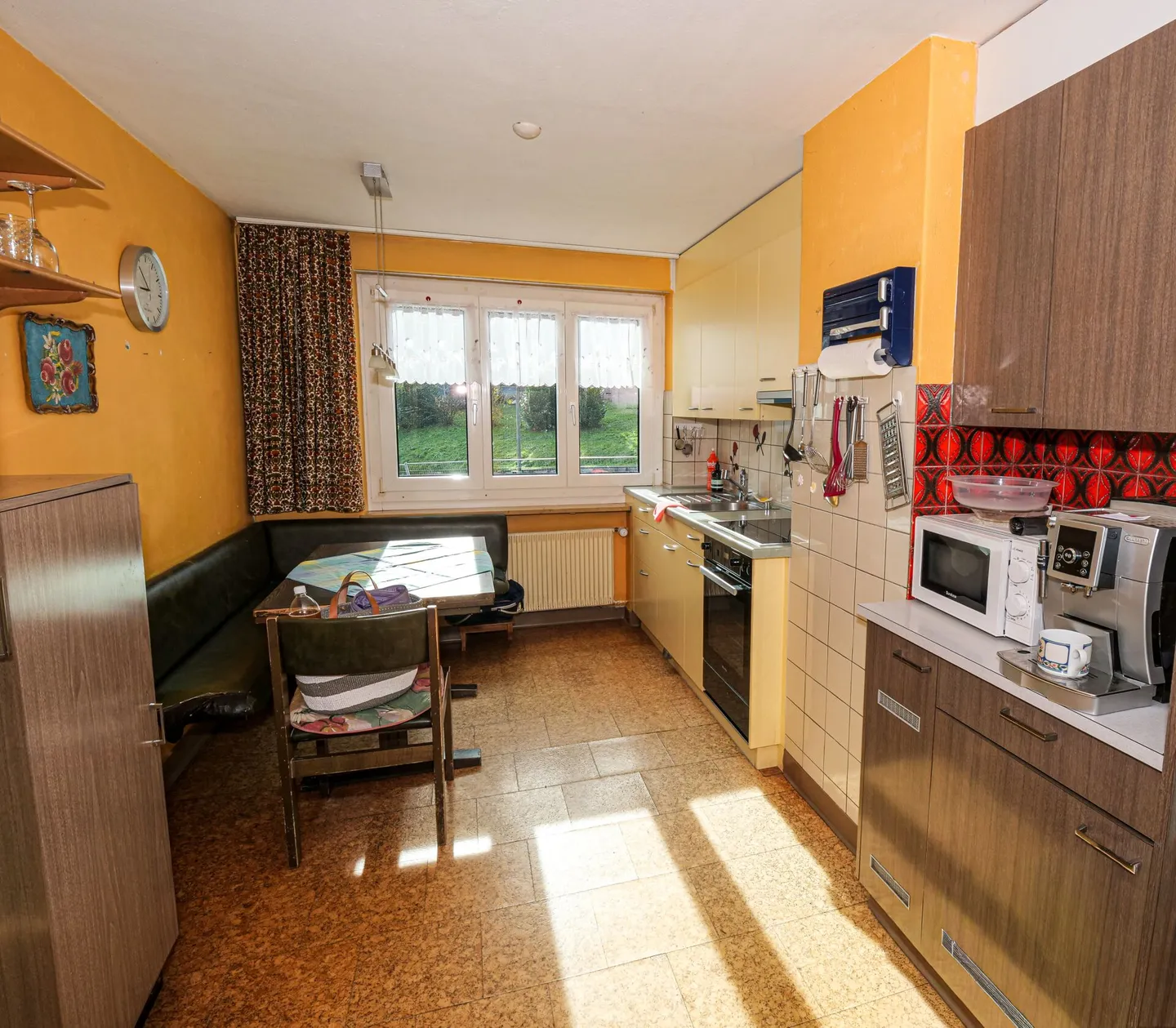 Detached Sun House with a View & Lots of Potential - Photo 5 of 9