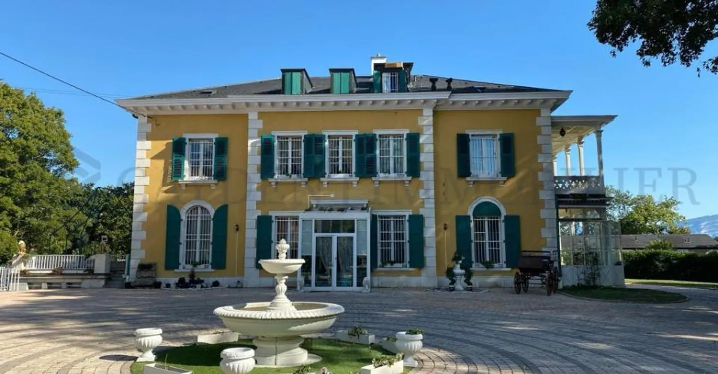 Majestueuse villa du XIXe siècle - Photo 1 sur 7
