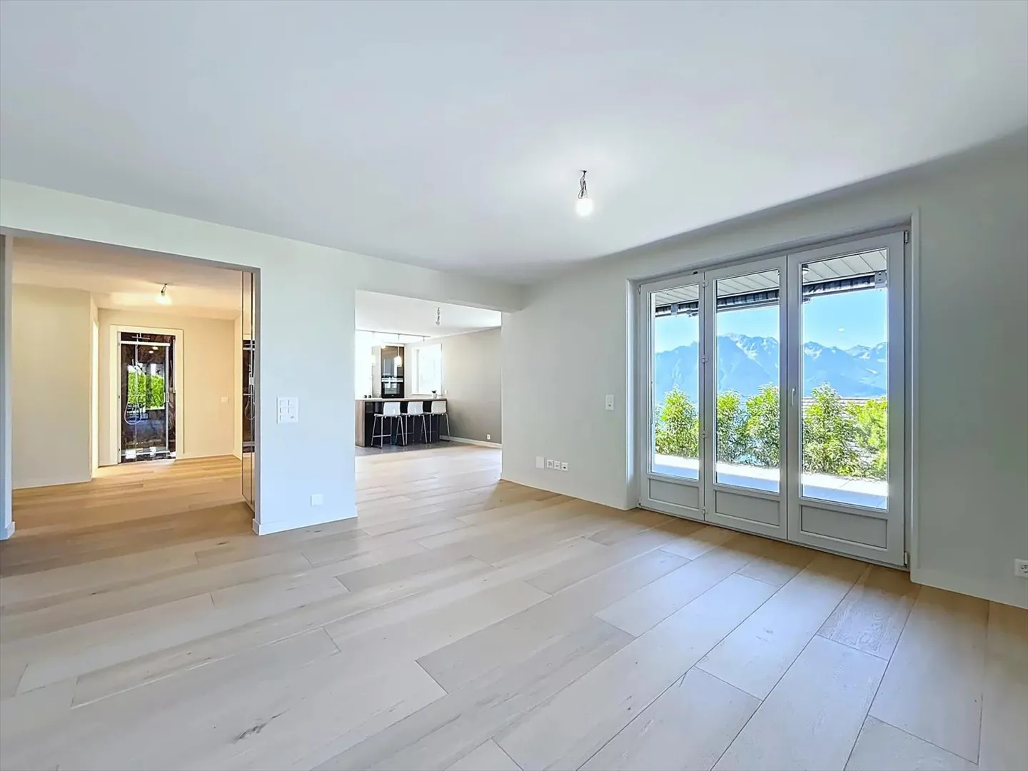 Prächtige und helle Einzelvilla! - Foto 2 von 13