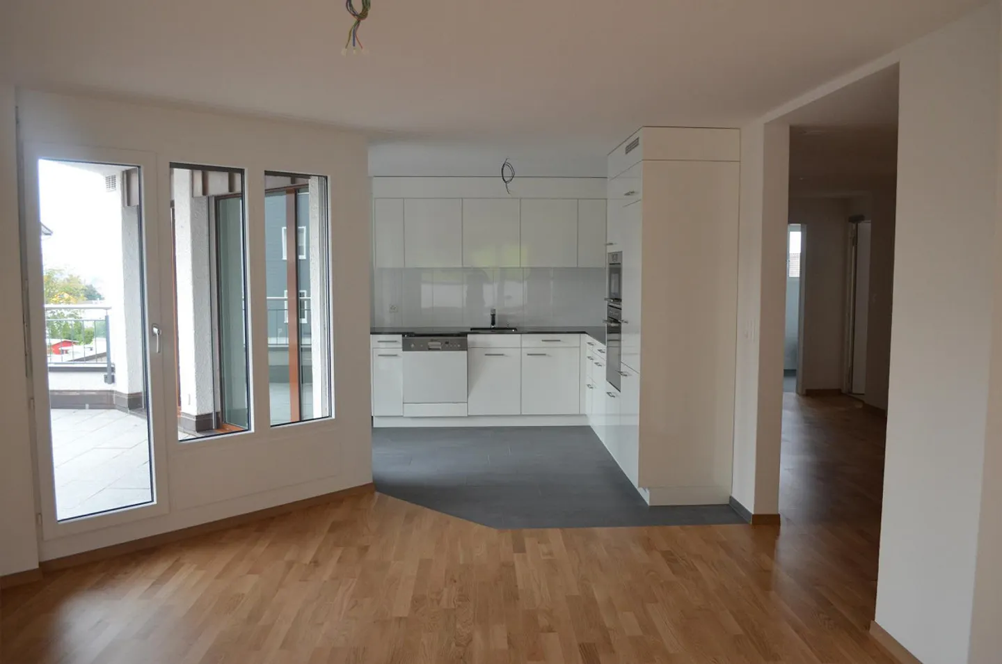 Spacious 5.5 room apartment for rent - Photo 1 of 2