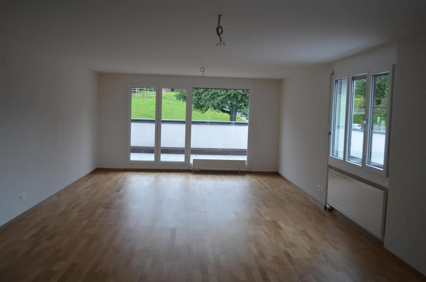 Spacious 5.5 room apartment for rent - Photo 2 of 2