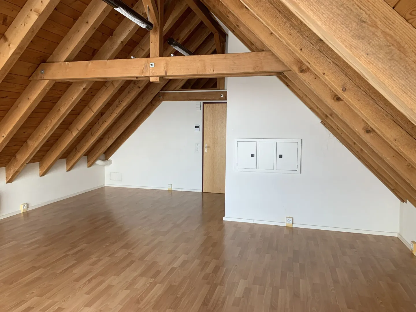 Commercial premises in the center of the village - Photo 1 of 3