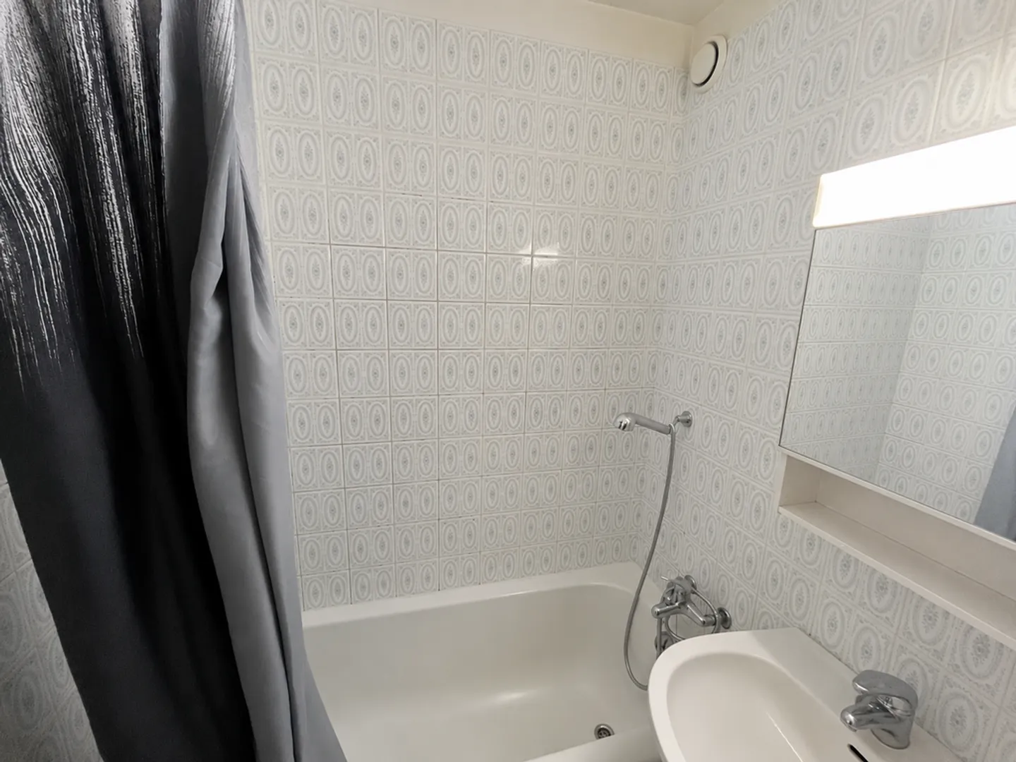 Charmant appartement 2.5 pièces - Photo 3 sur 5