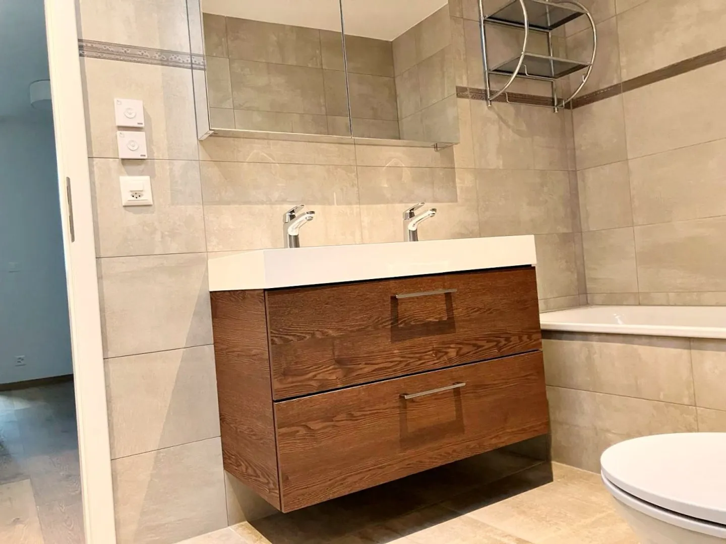 Bel appartement meublé de 3,5 pièces avec une vue imprenable sur le lac et les montagnes - Chexbres - Photo 7 sur 10