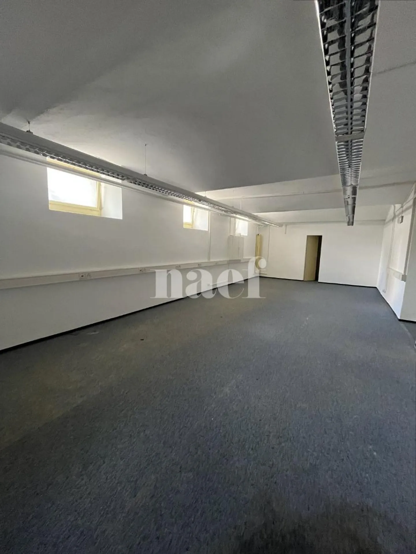 Workshop on the 1st basement floor, ideal for your business - Photo 2 of 4