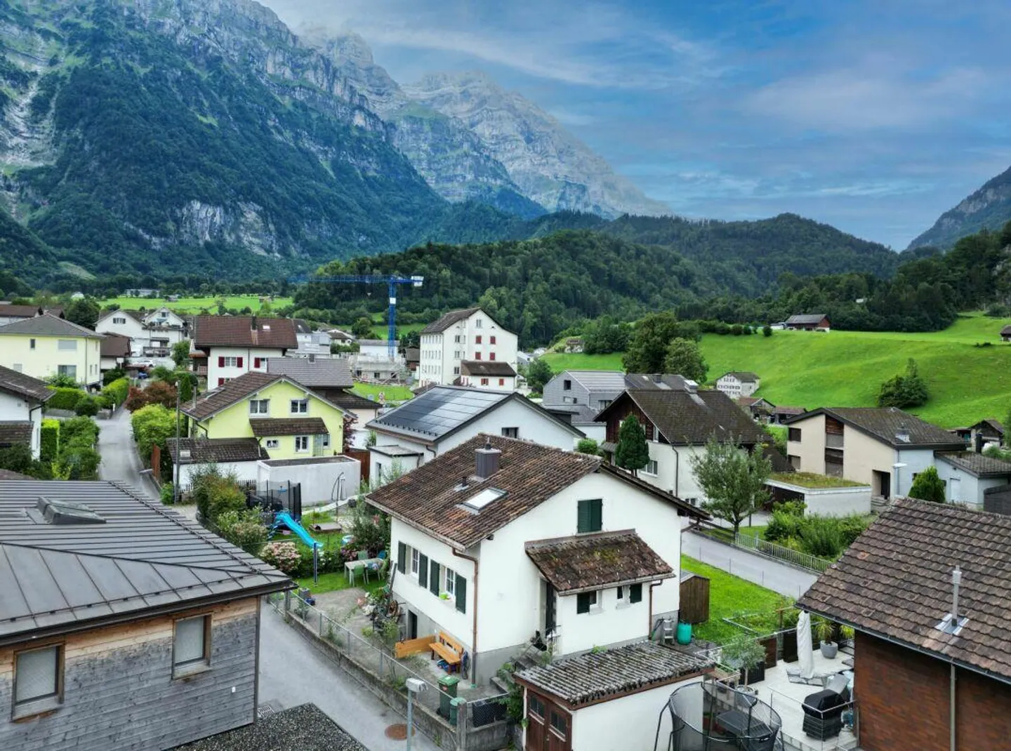 Casa unifamiliare indipendente con grande giardino e dintorni a Riedern GL - Foto 2 di 16