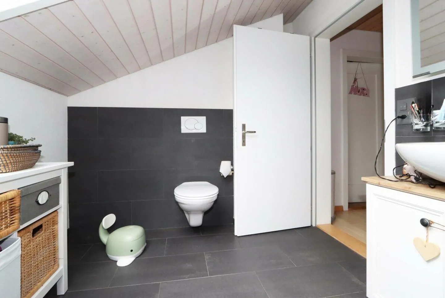 Casa unifamiliare indipendente con grande giardino e dintorni a Riedern GL - Foto 7 di 16