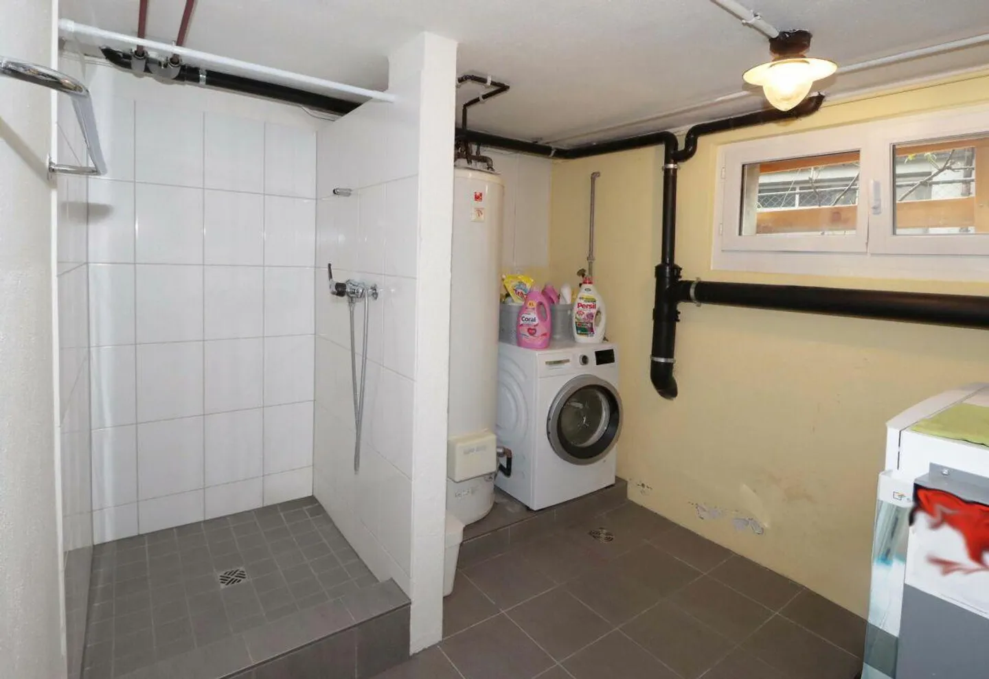 Casa unifamiliare indipendente con grande giardino e dintorni a Riedern GL - Foto 12 di 16