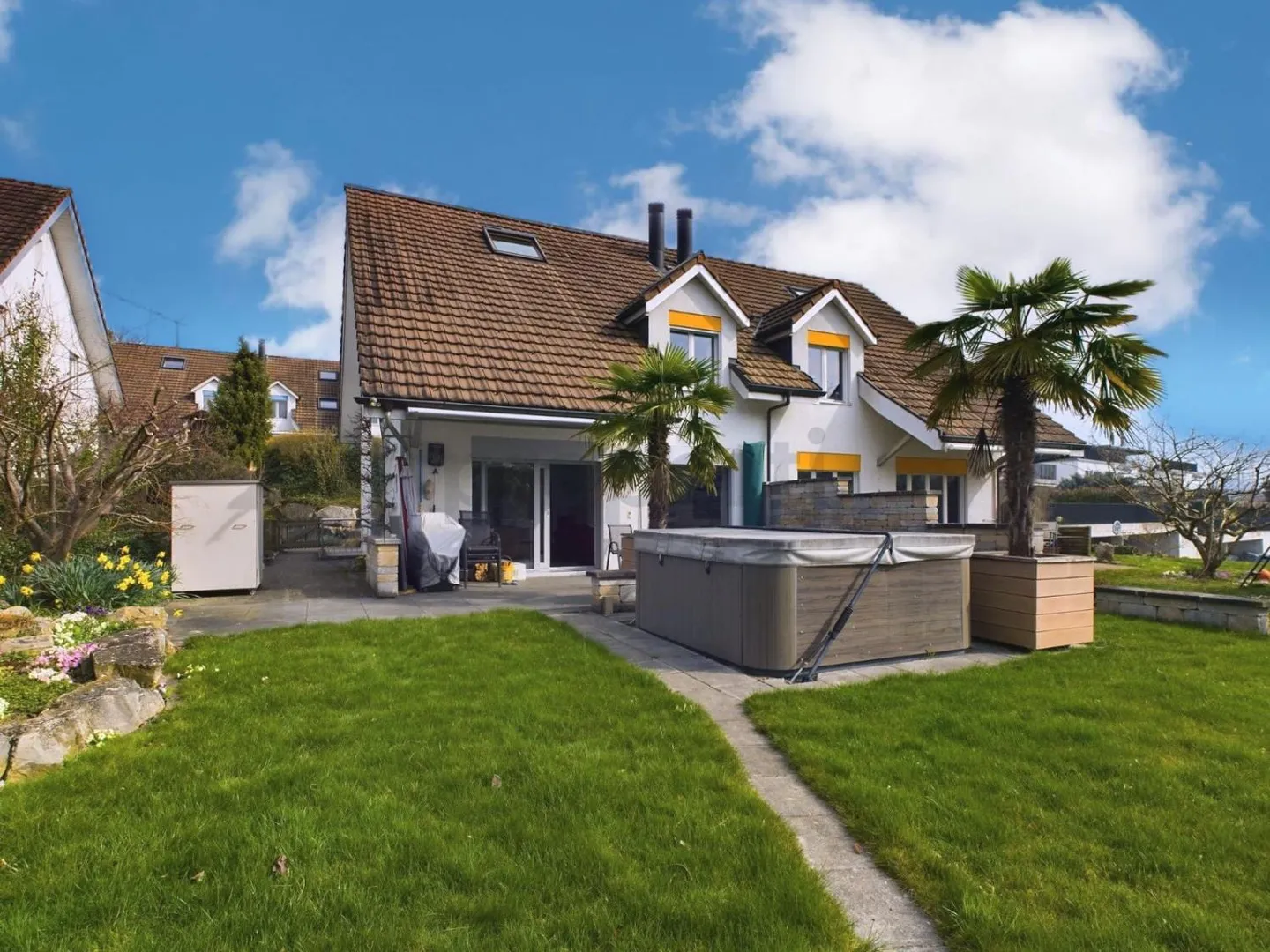 Incantevole casa a schiera di 5,5 stanze con un'atmosfera idilliaca a Endingen - Foto 1 di 11